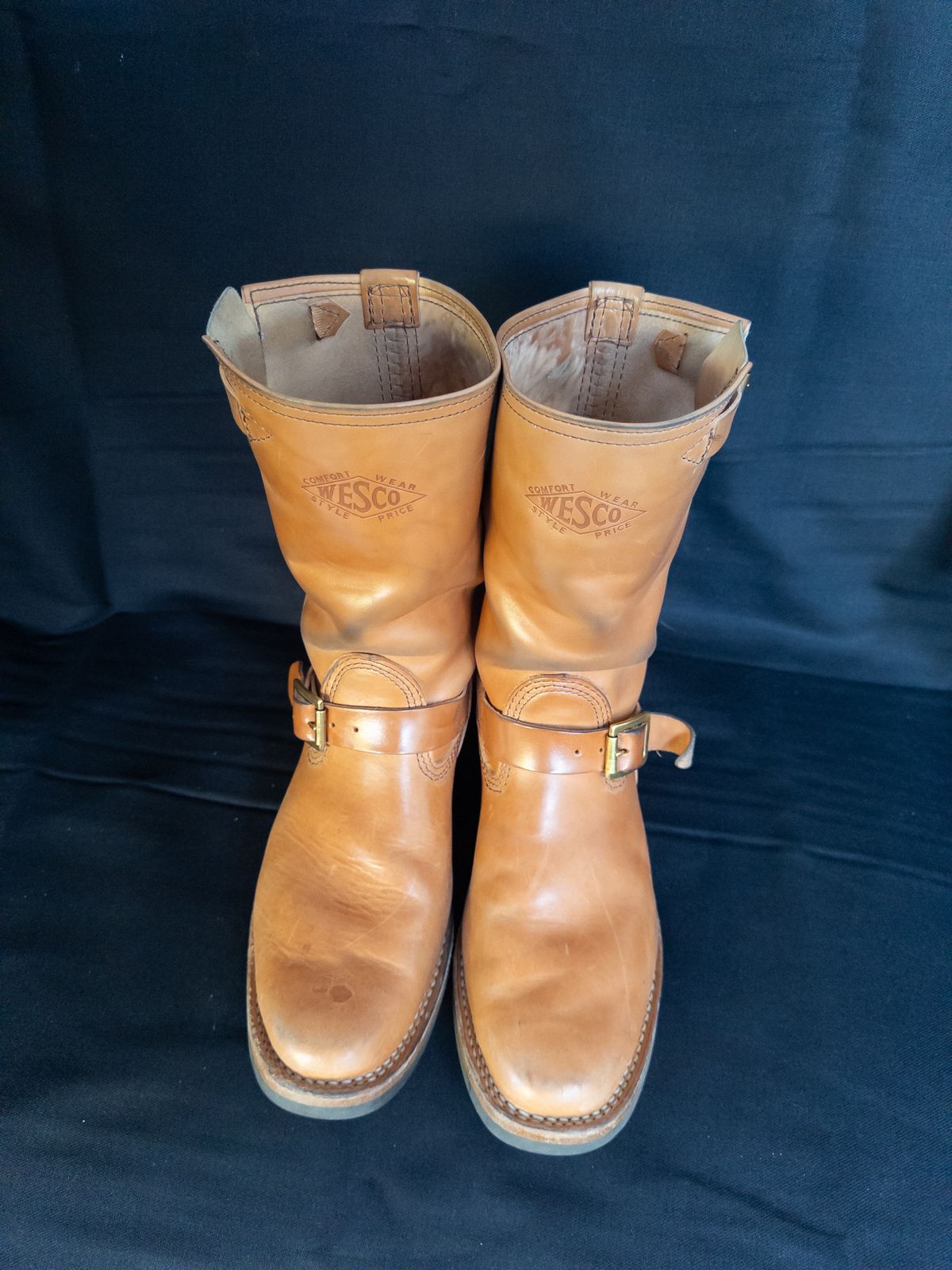 Photo by amaru_and_crow on November 2, 2024 of the Wesco Mister Lou in Maryam Natural Horsebutt.