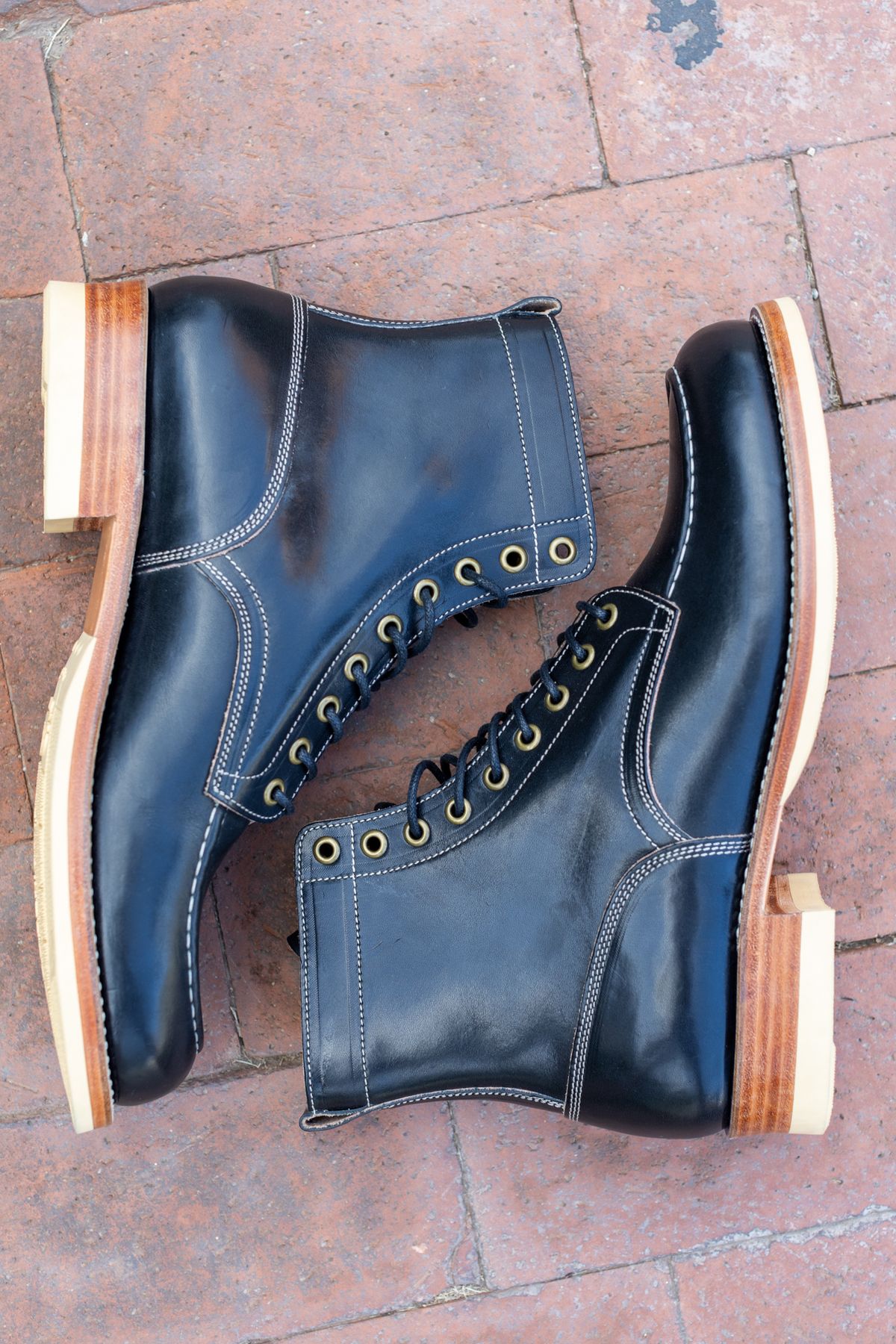 Photo by SBE2002 on October 4, 2023 of the Onderhoud x Stitchdown Moc Toe in Wickett & Craig Black Traditional Harness.
