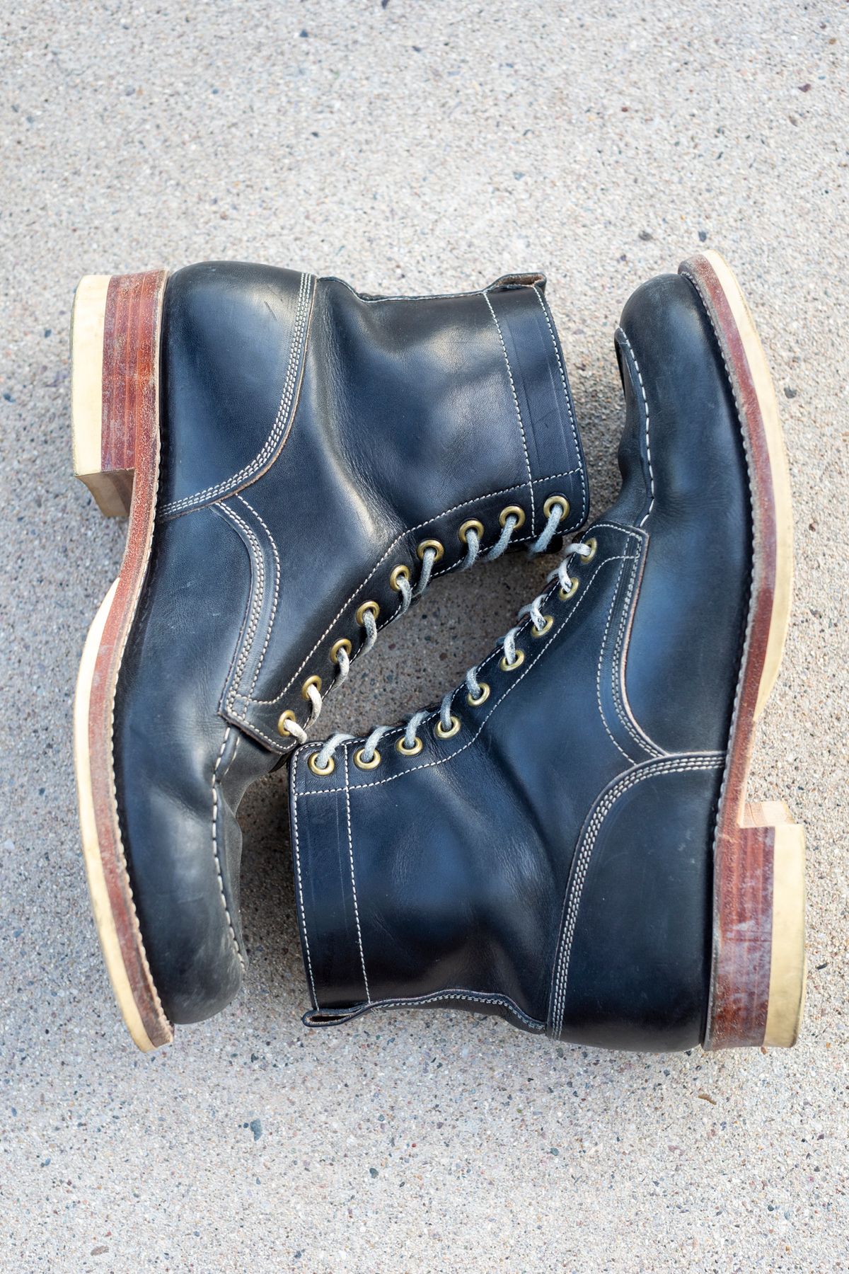 Photo by SBE2002 on December 4, 2023 of the Onderhoud x Stitchdown Moc Toe in Wickett & Craig Black Traditional Harness.