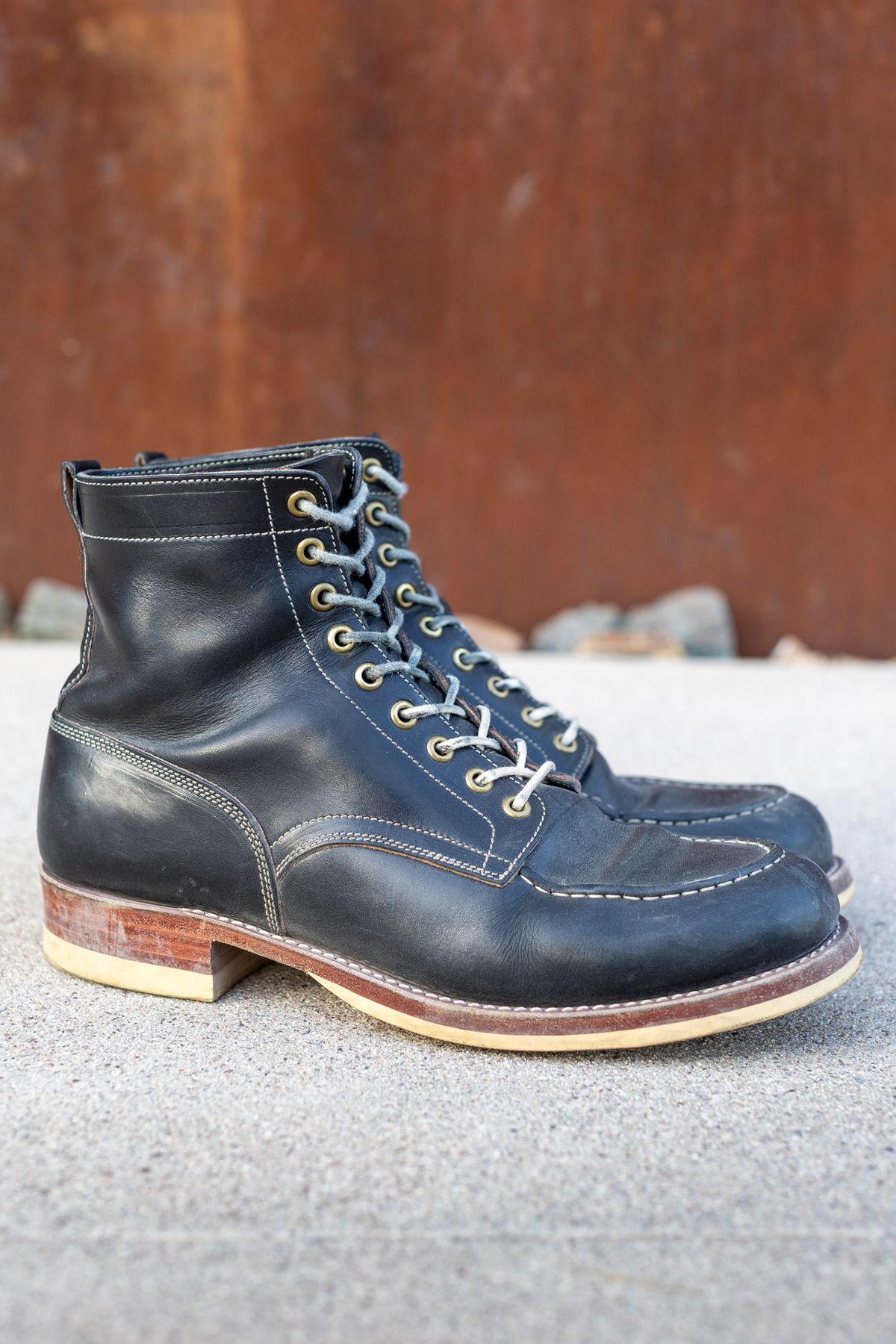 Photo by SBE2002 on December 4, 2023 of the Onderhoud x Stitchdown Moc Toe in Wickett & Craig Black Traditional Harness.