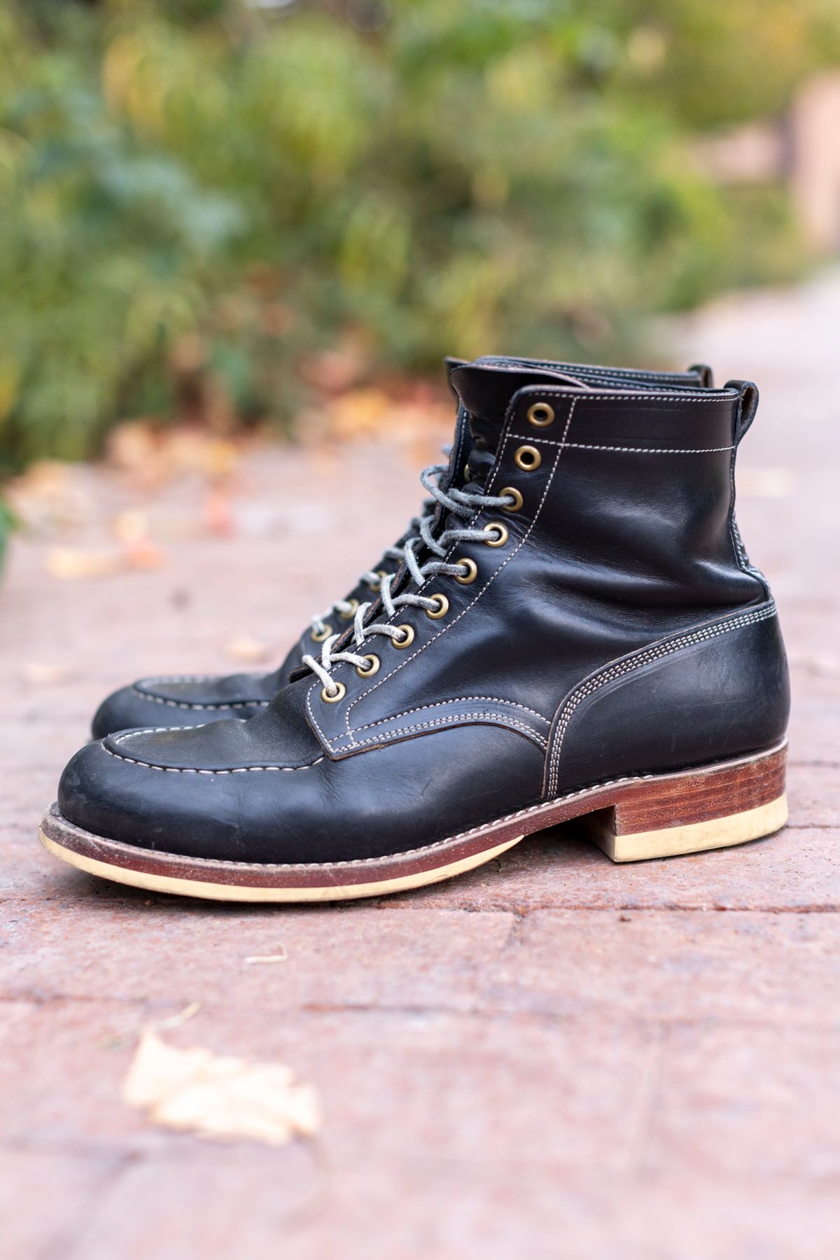 Photo by SBE2002 on January 4, 2024 of the Onderhoud x Stitchdown Moc Toe in Wickett & Craig Black Traditional Harness.