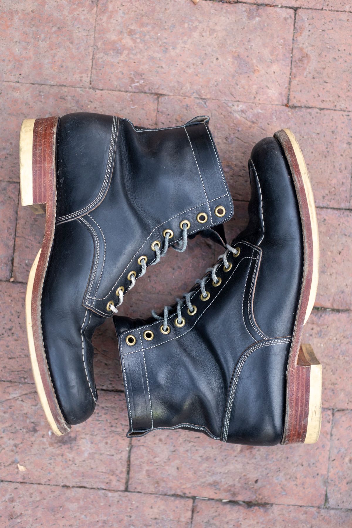 Photo by SBE2002 on January 4, 2024 of the Onderhoud x Stitchdown Moc Toe in Wickett & Craig Black Traditional Harness.