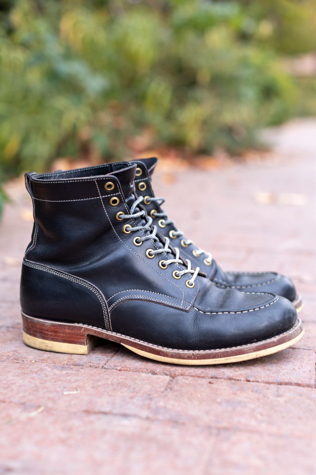 Photo by SBE2002 on January 4, 2024 of the Onderhoud x Stitchdown Moc Toe in Wickett & Craig Black Traditional Harness.