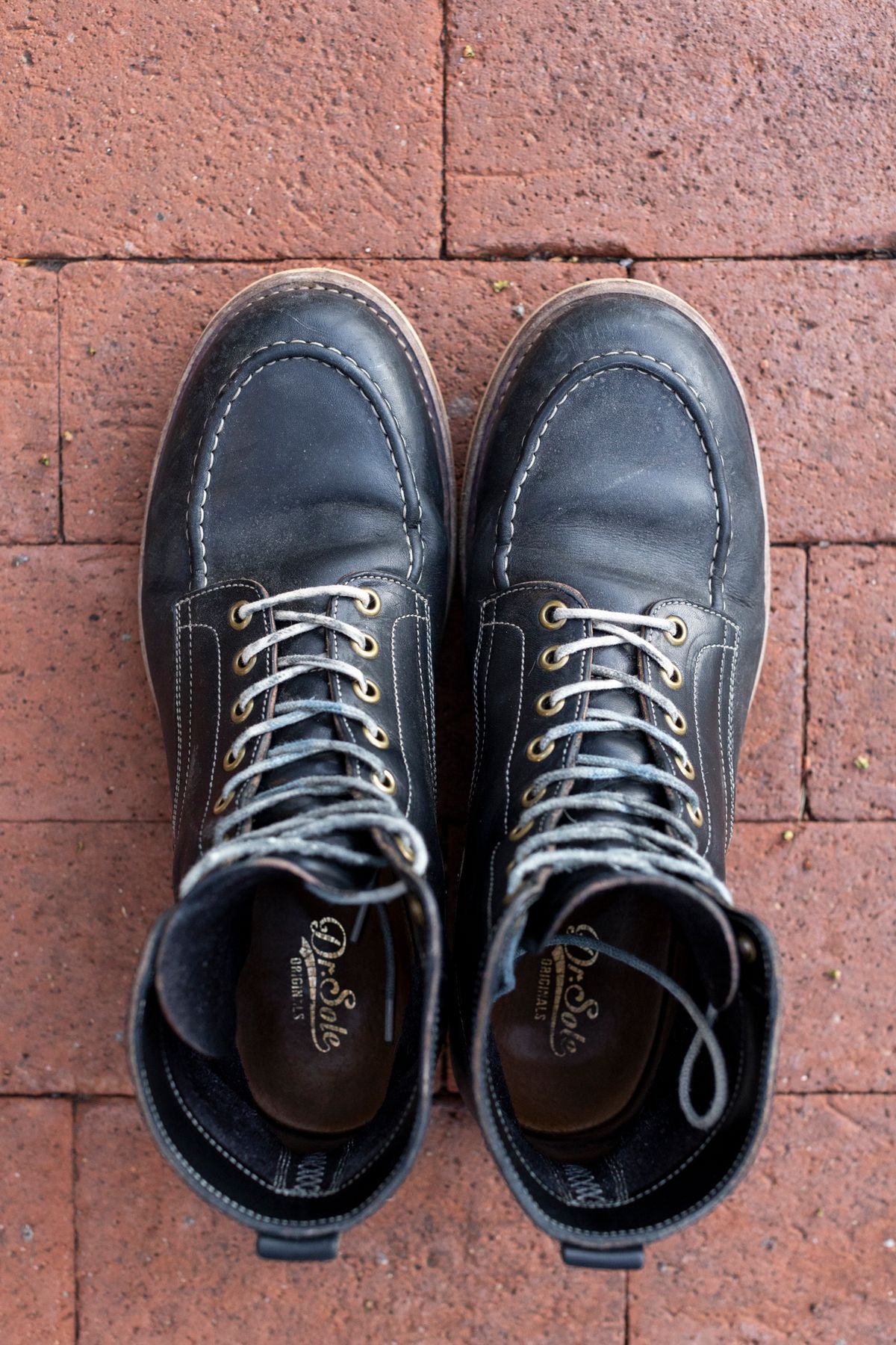 Photo by SBE2002 on February 3, 2024 of the Onderhoud x Stitchdown Moc Toe in Wickett & Craig Black Traditional Harness.