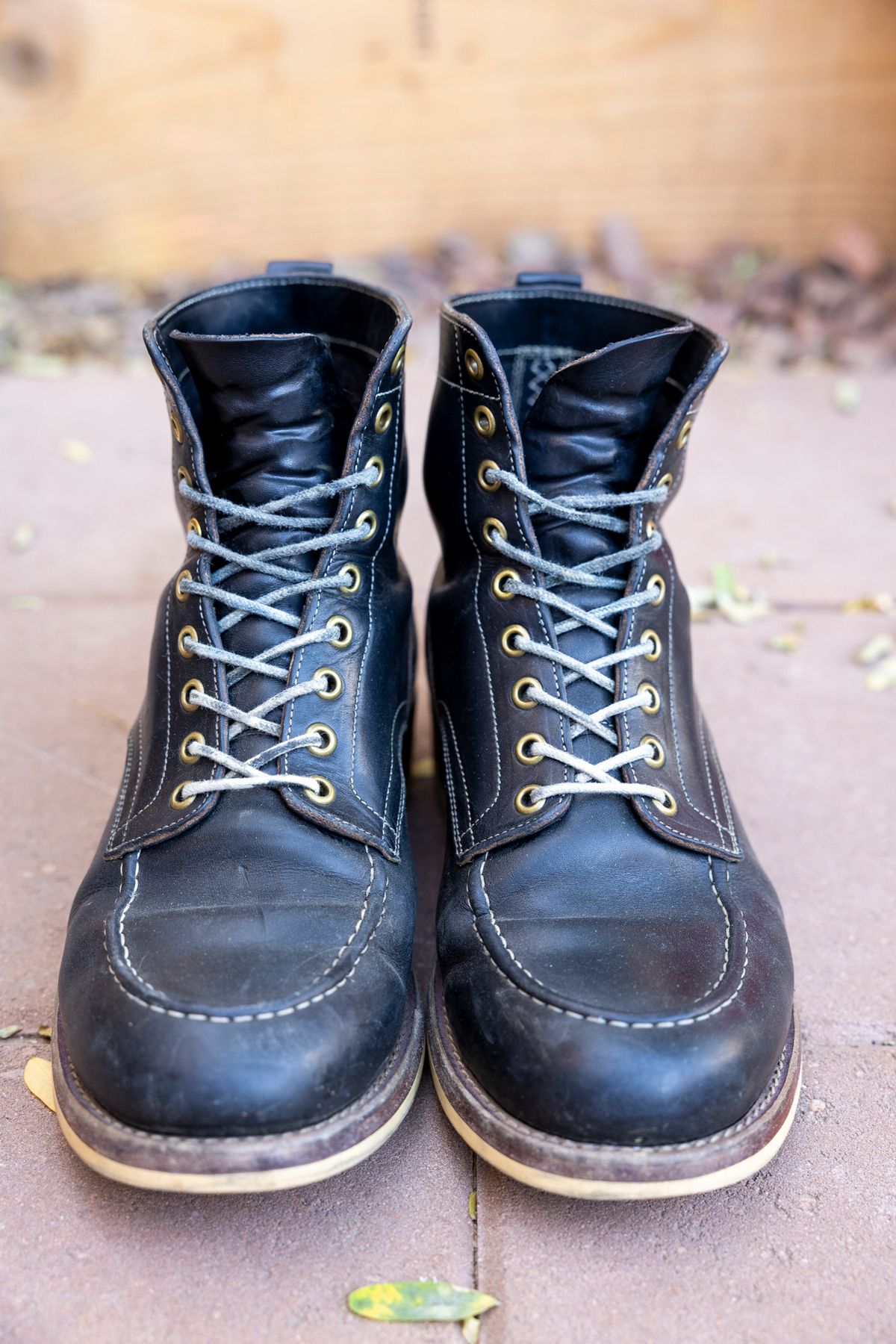 Photo by SBE2002 on March 4, 2024 of the Onderhoud x Stitchdown Moc Toe in Wickett & Craig Black Traditional Harness.