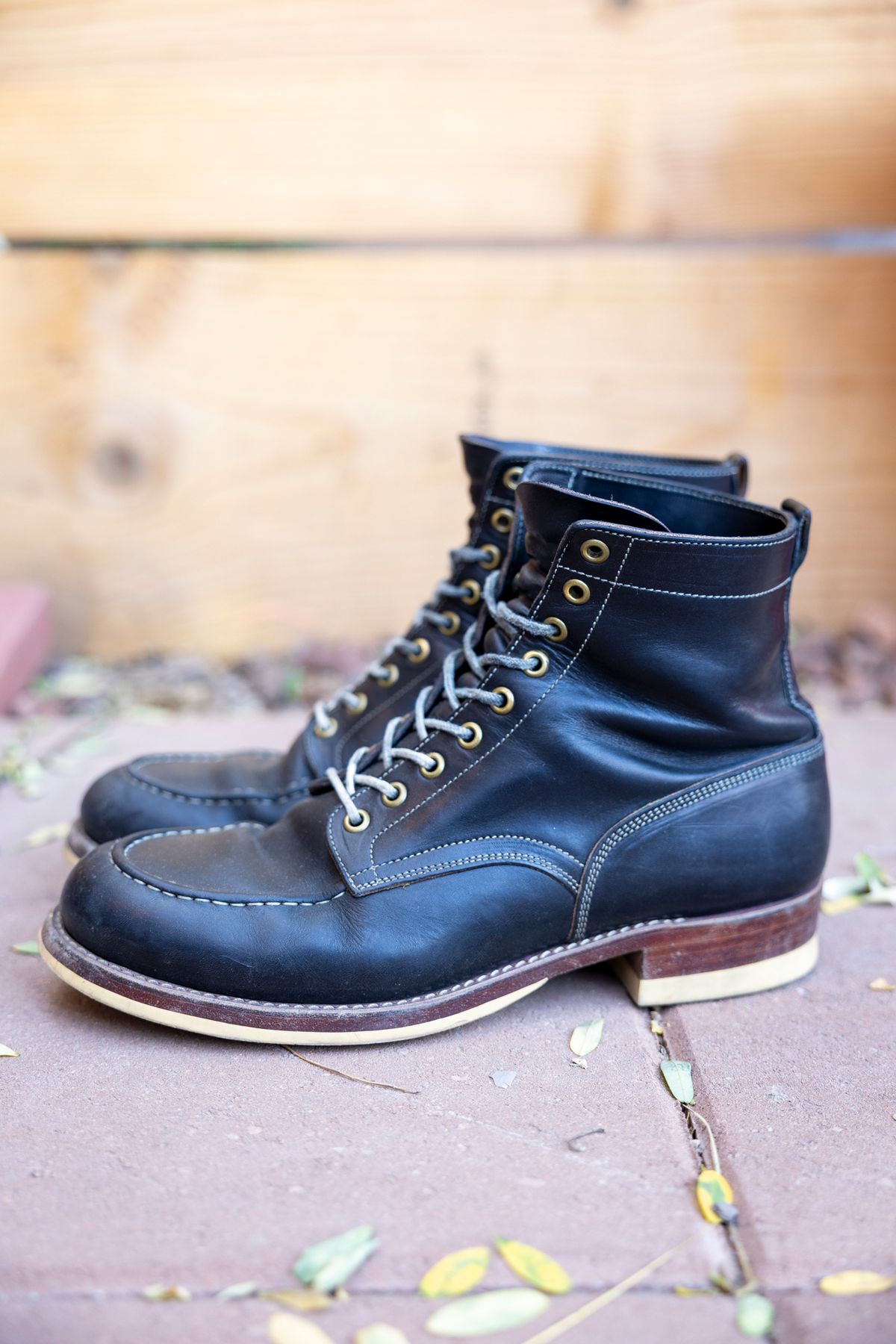 Photo by SBE2002 on March 4, 2024 of the Onderhoud x Stitchdown Moc Toe in Wickett & Craig Black Traditional Harness.