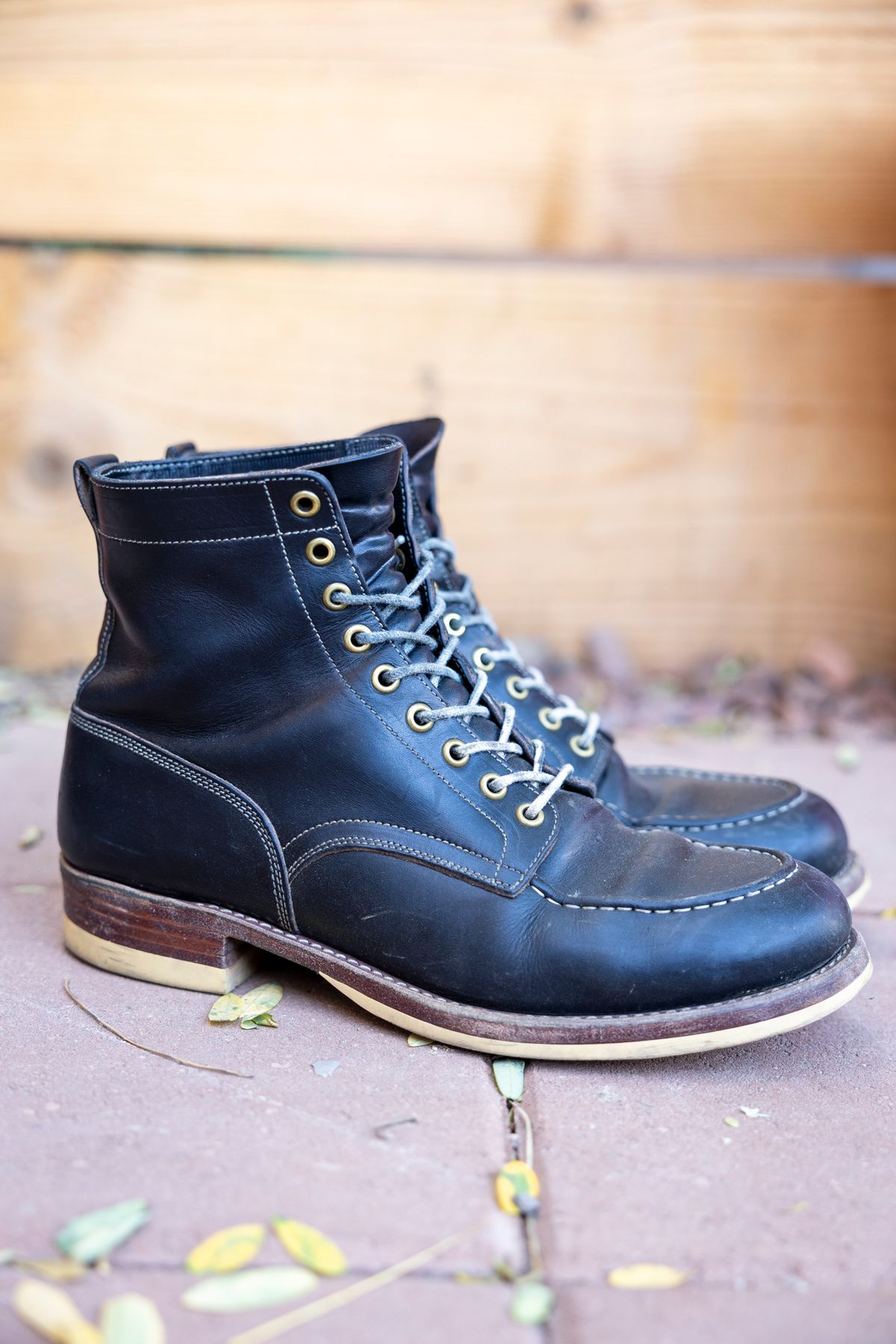 Photo by SBE2002 on March 4, 2024 of the Onderhoud x Stitchdown Moc Toe in Wickett & Craig Black Traditional Harness.