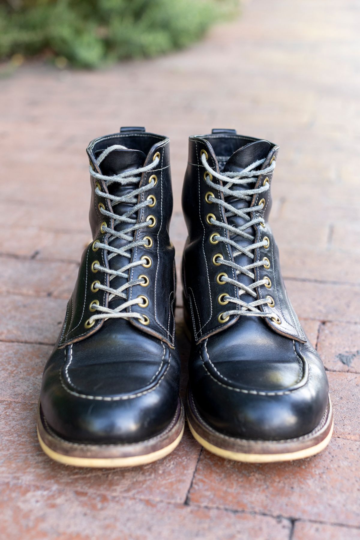 Photo by SBE2002 on April 5, 2024 of the Onderhoud x Stitchdown Moc Toe in Wickett & Craig Black Traditional Harness.