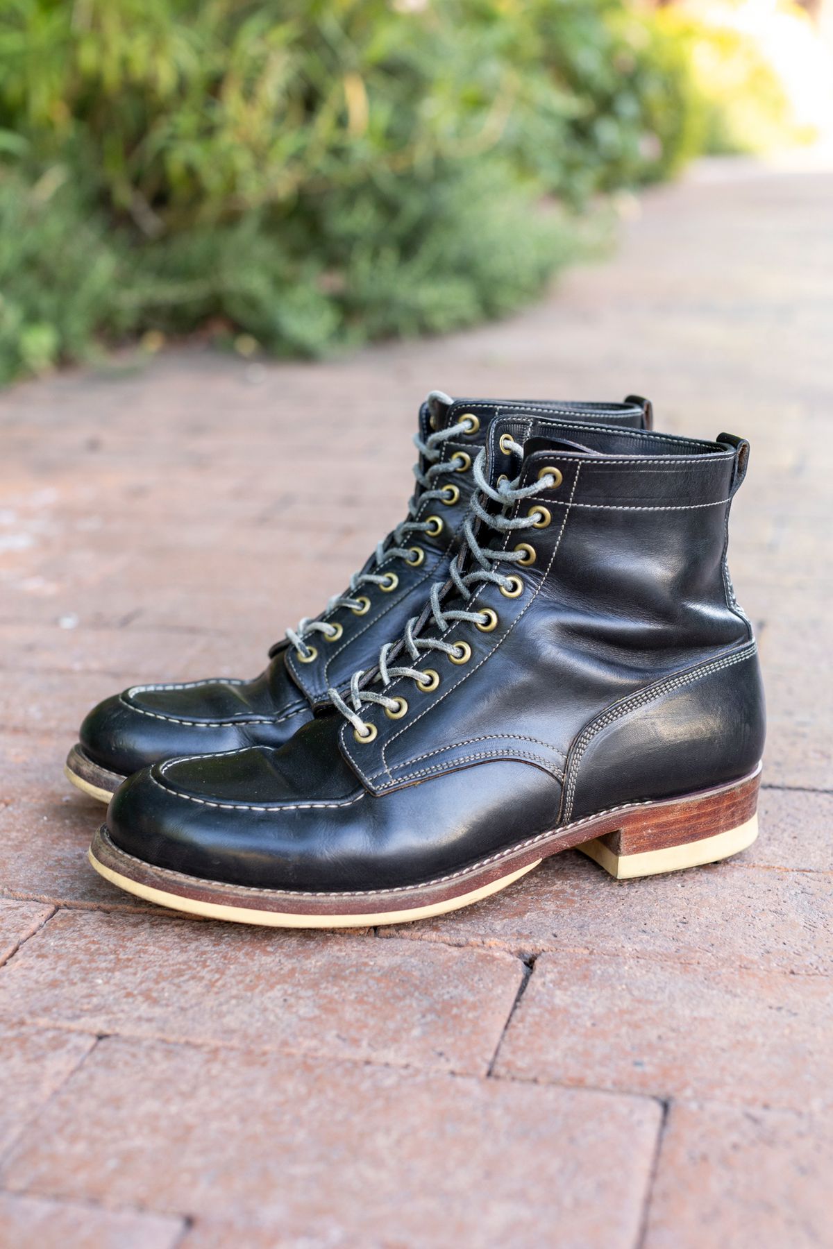 Photo by SBE2002 on April 5, 2024 of the Onderhoud x Stitchdown Moc Toe in Wickett & Craig Black Traditional Harness.