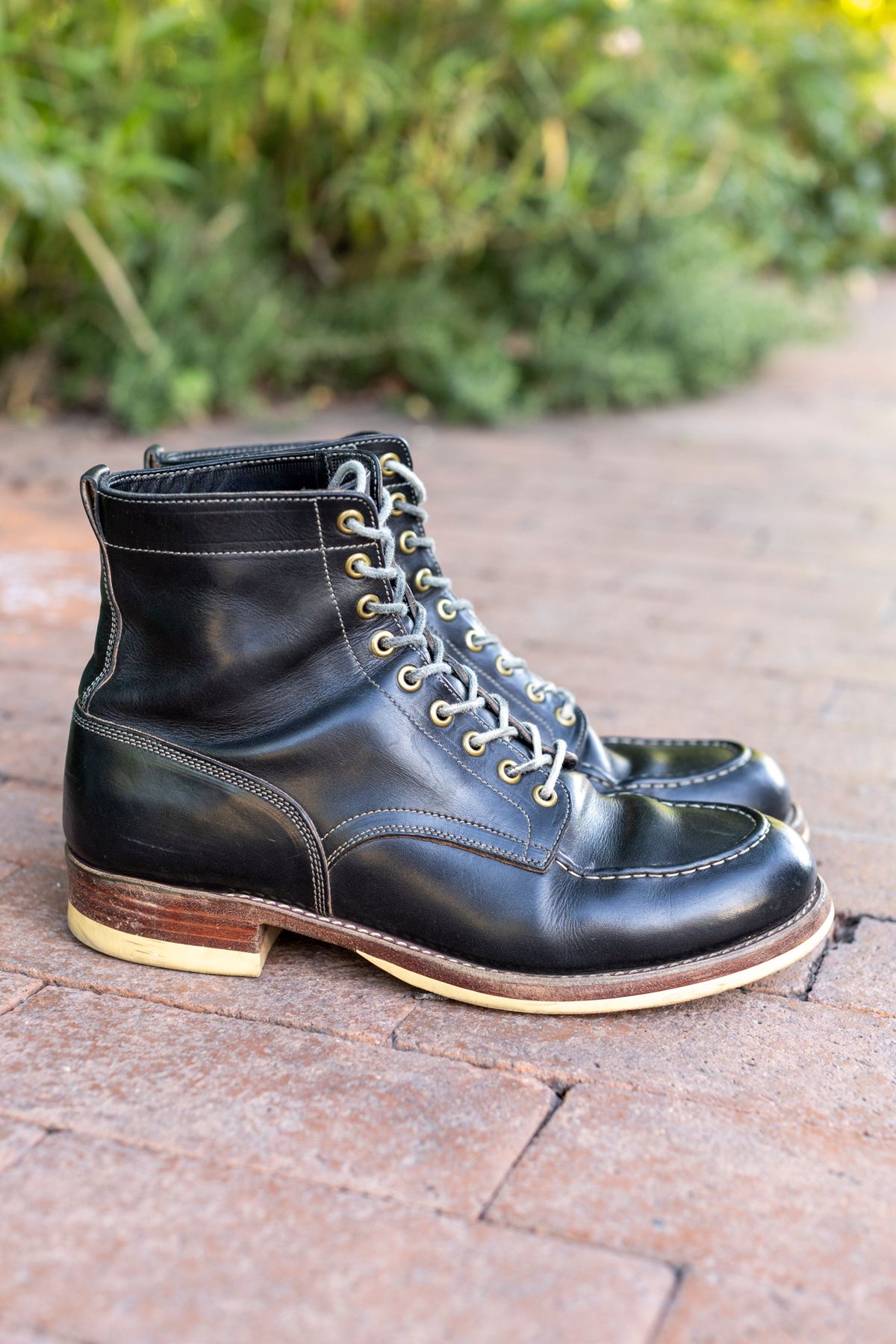 Photo by SBE2002 on April 5, 2024 of the Onderhoud x Stitchdown Moc Toe in Wickett & Craig Black Traditional Harness.