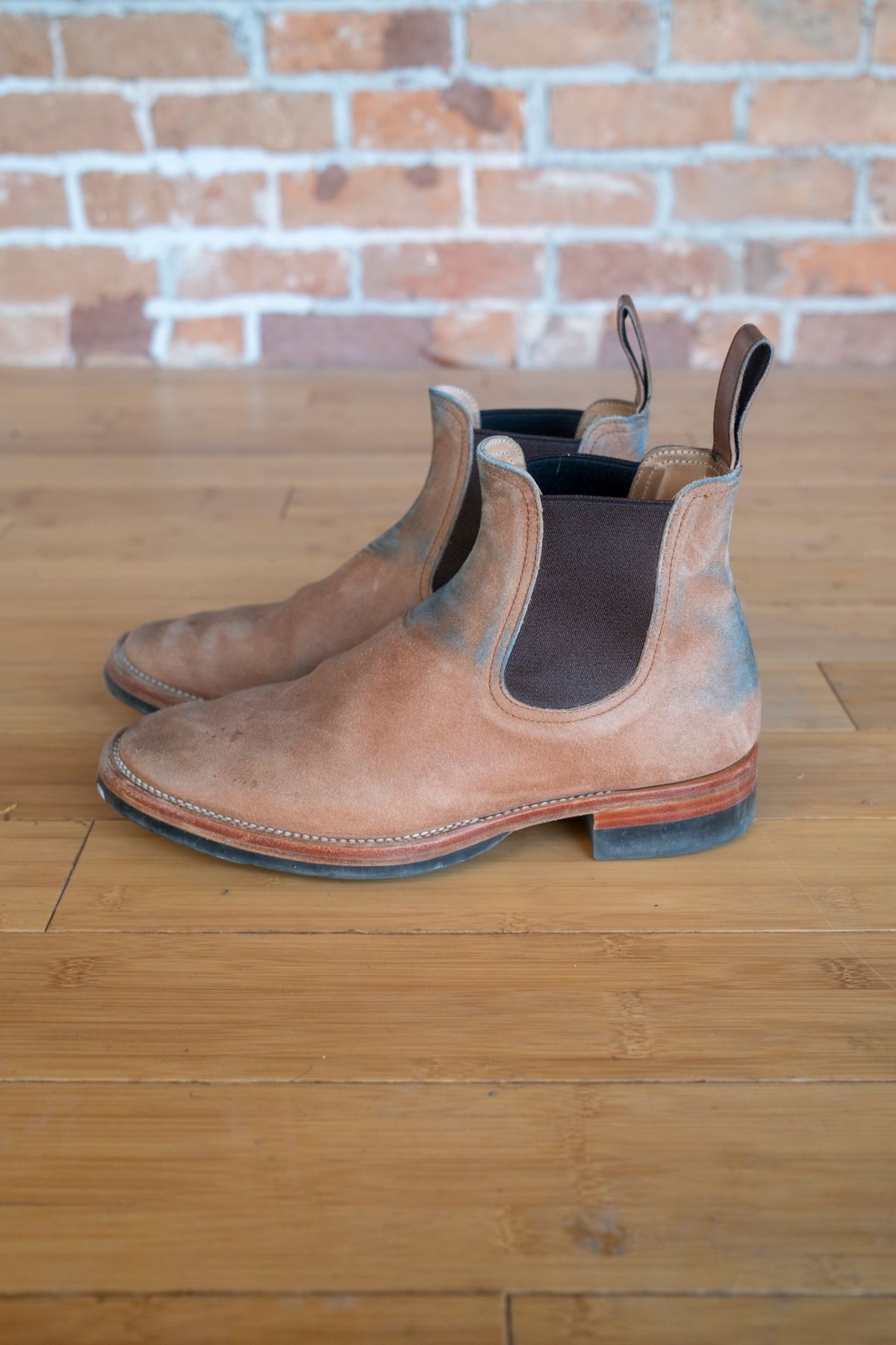 Photo by SBE2002 on November 5, 2024 of the Briselblack The Seventh Chelsea Boot in Maryam Toscanello Waxed Reverse Horsebutt.