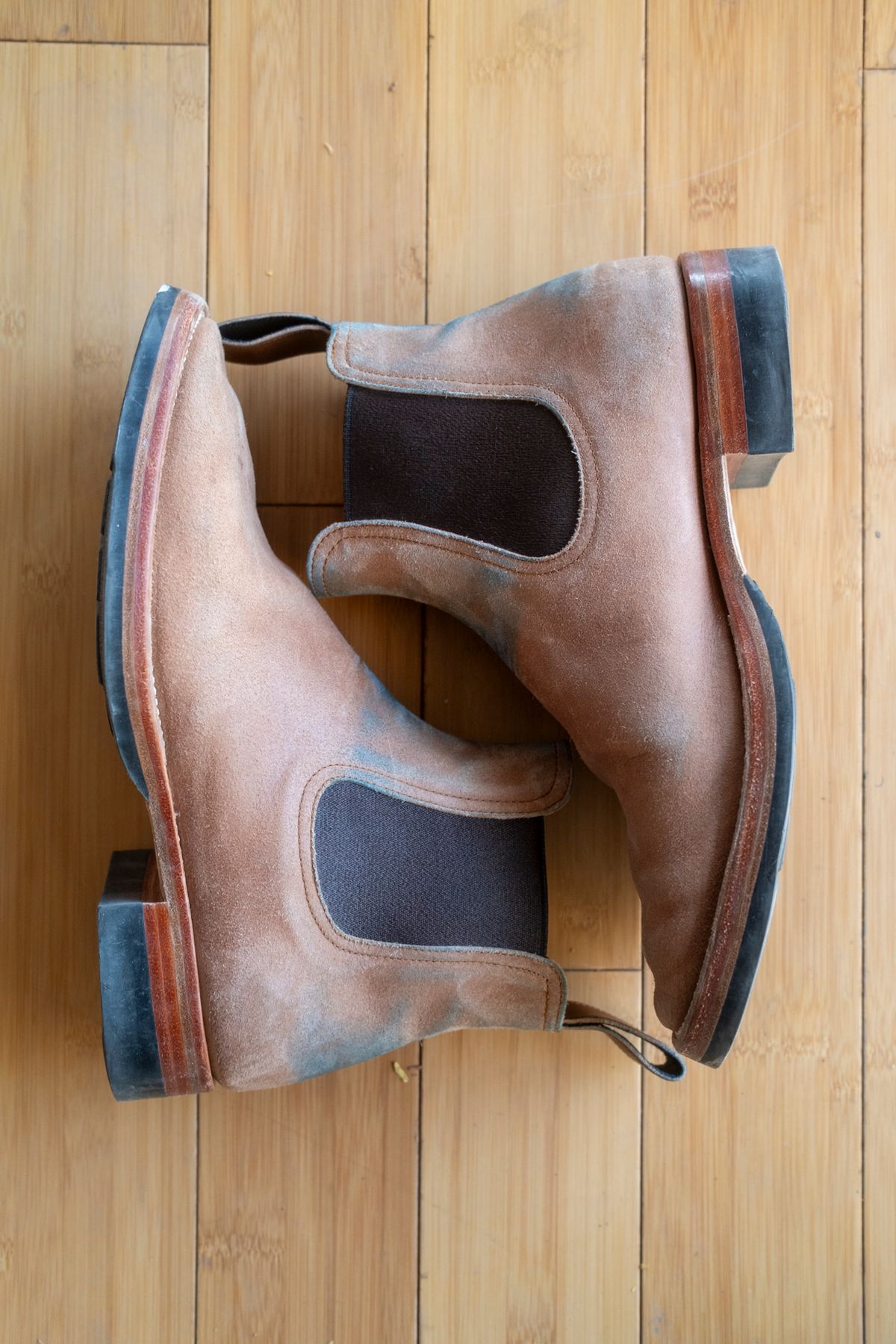 Photo by SBE2002 on November 5, 2024 of the Briselblack The Seventh Chelsea Boot in Maryam Toscanello Waxed Reverse Horsebutt.