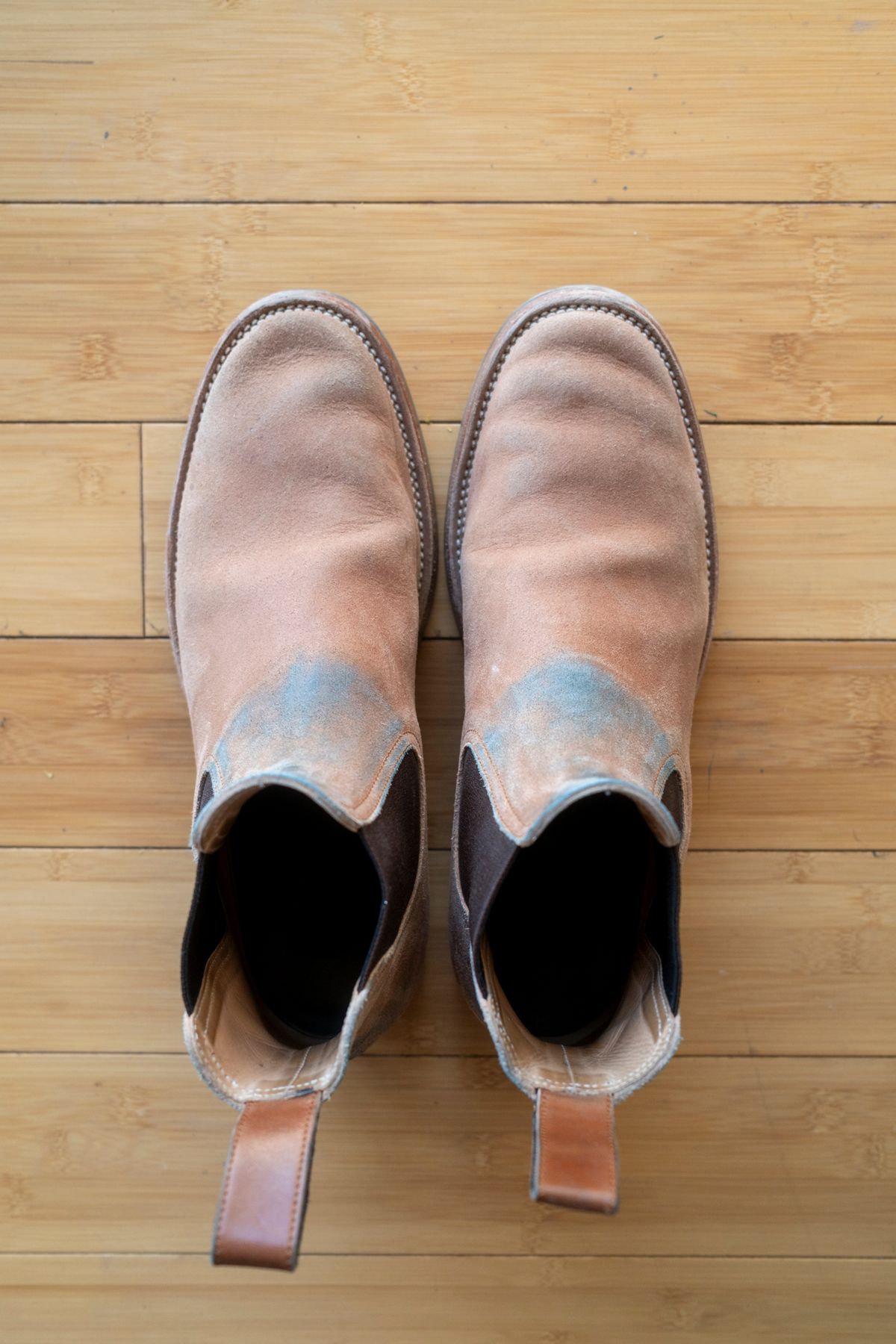 Photo by SBE2002 on November 5, 2024 of the Briselblack The Seventh Chelsea Boot in Maryam Toscanello Waxed Reverse Horsebutt.