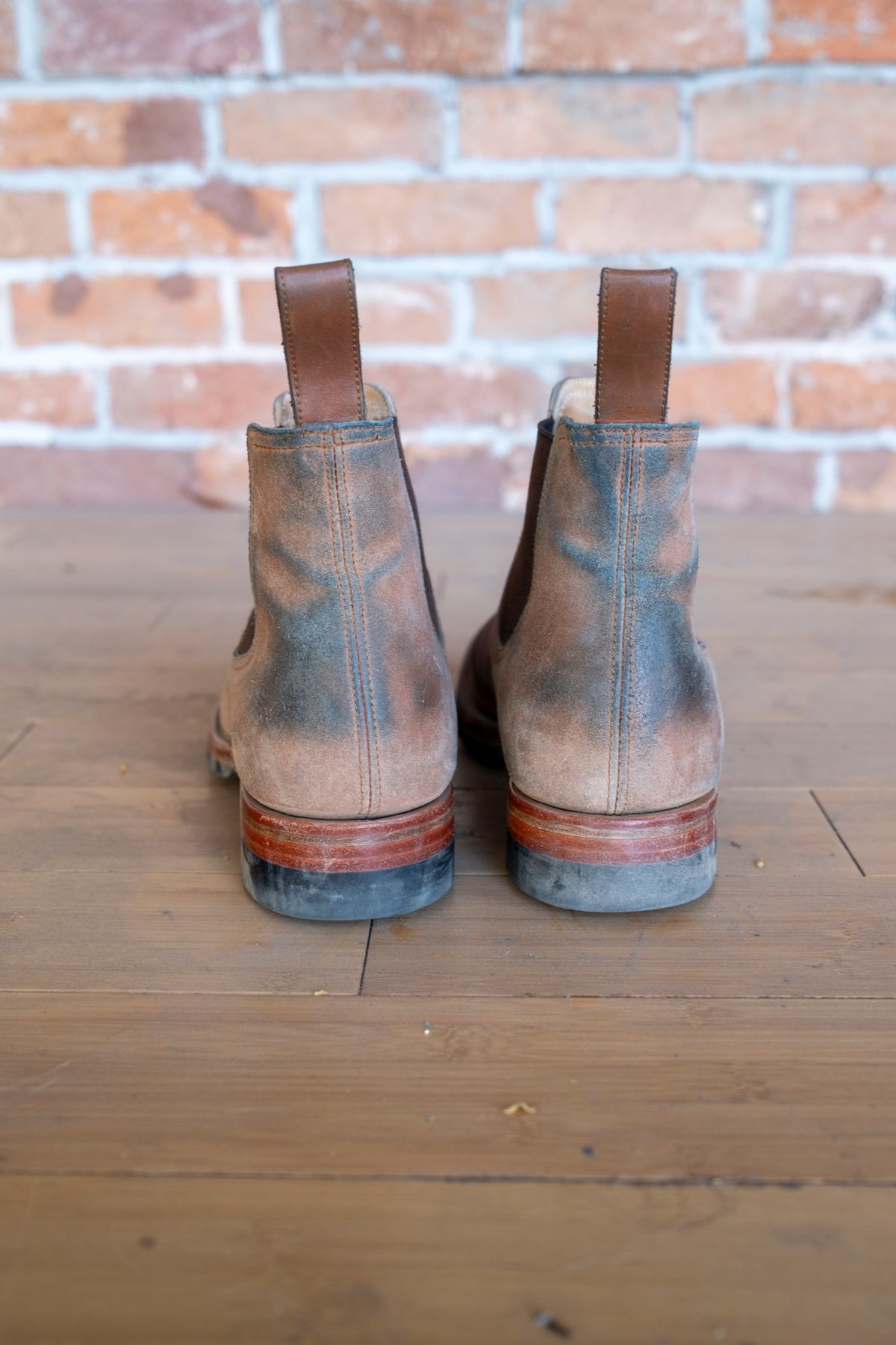 Photo by SBE2002 on December 5, 2024 of the Briselblack The Seventh Chelsea Boot in Maryam Toscanello Waxed Reverse Horsebutt.