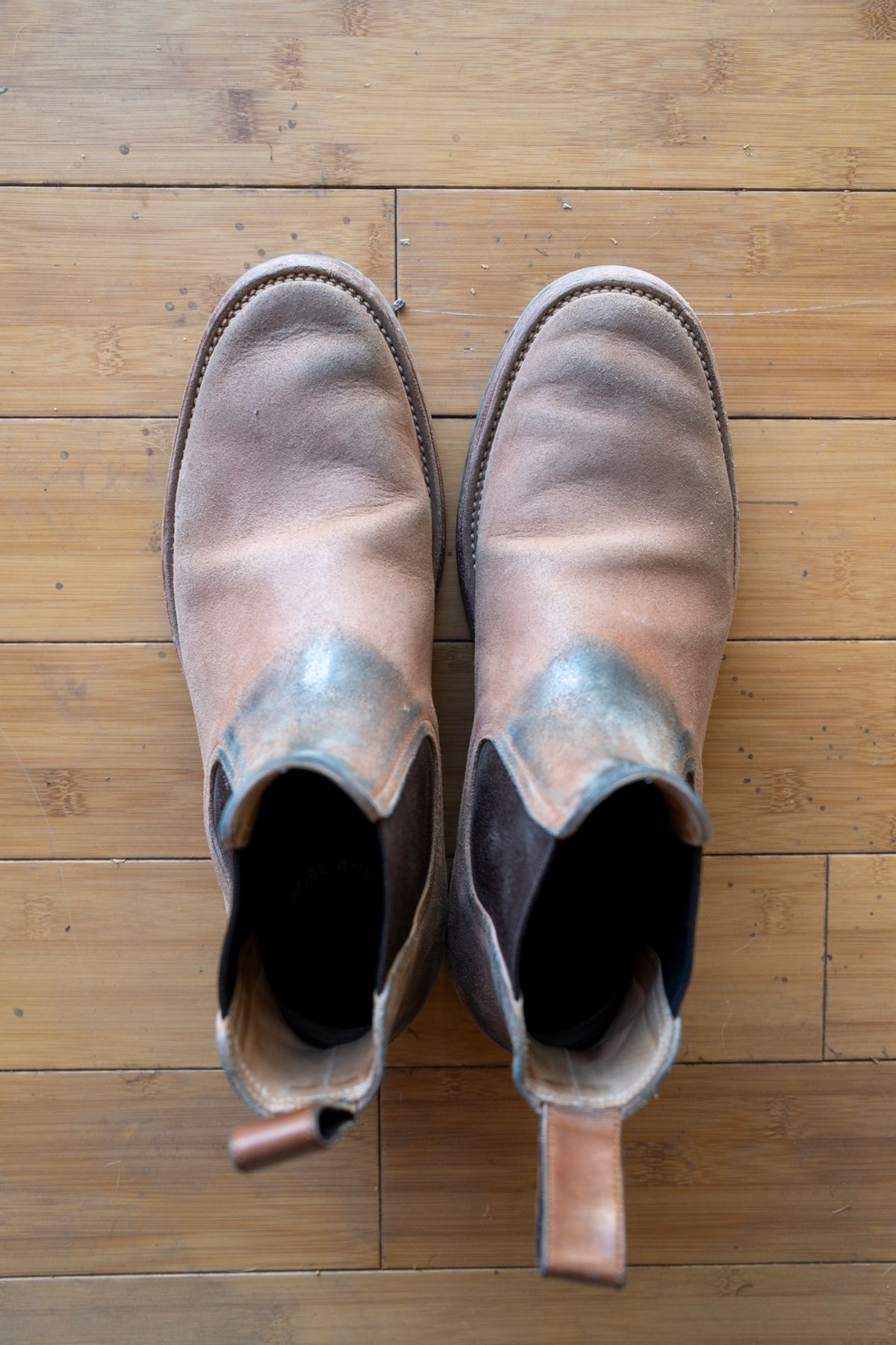Photo by SBE2002 on December 5, 2024 of the Briselblack The Seventh Chelsea Boot in Maryam Toscanello Waxed Reverse Horsebutt.
