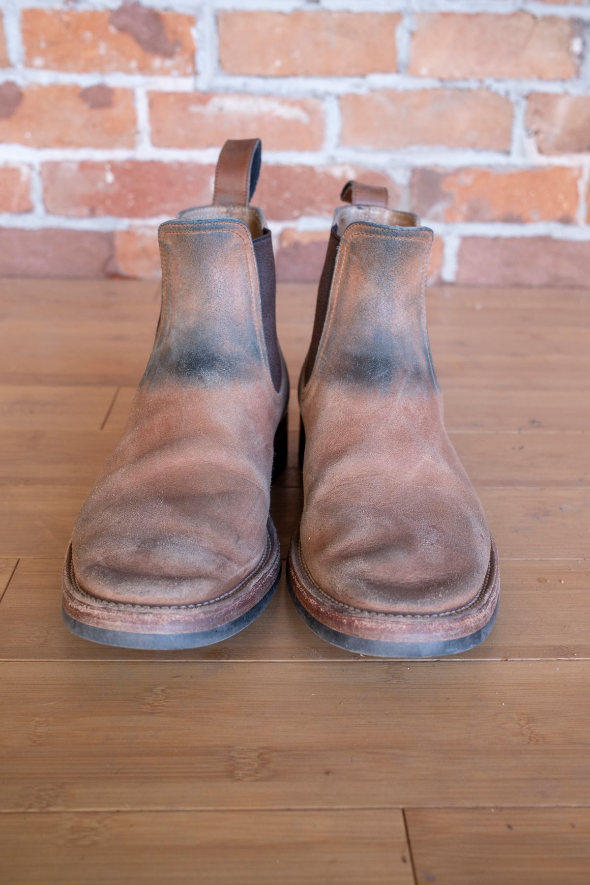 Photo by SBE2002 on January 3, 2025 of the Briselblack The Seventh Chelsea Boot in Maryam Toscanello Waxed Reverse Horsebutt.