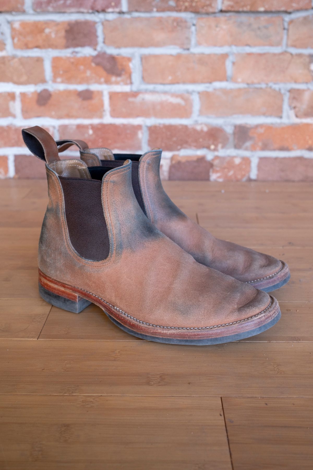 Photo by SBE2002 on January 3, 2025 of the Briselblack The Seventh Chelsea Boot in Maryam Toscanello Waxed Reverse Horsebutt.