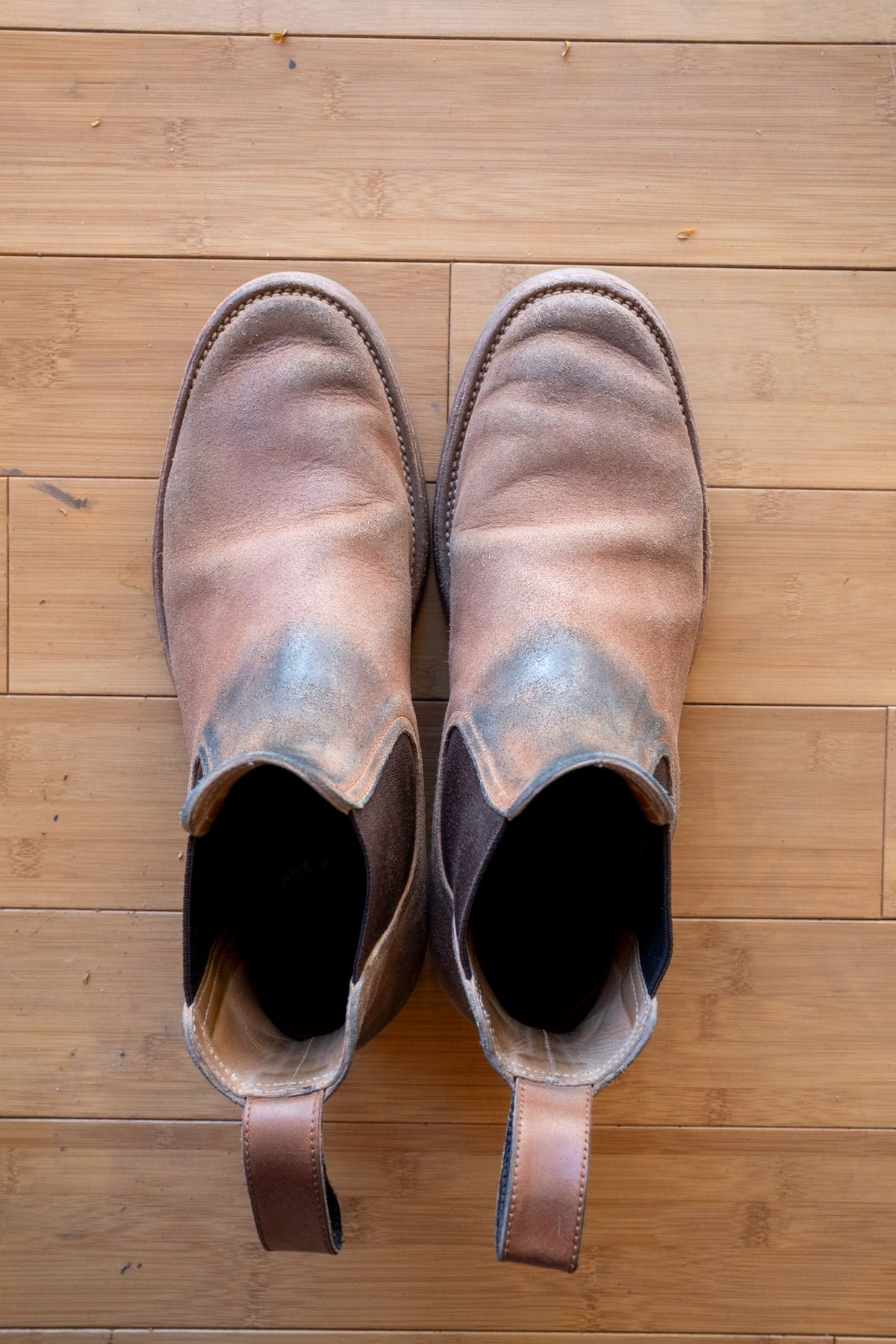 Photo by SBE2002 on January 3, 2025 of the Briselblack The Seventh Chelsea Boot in Maryam Toscanello Waxed Reverse Horsebutt.