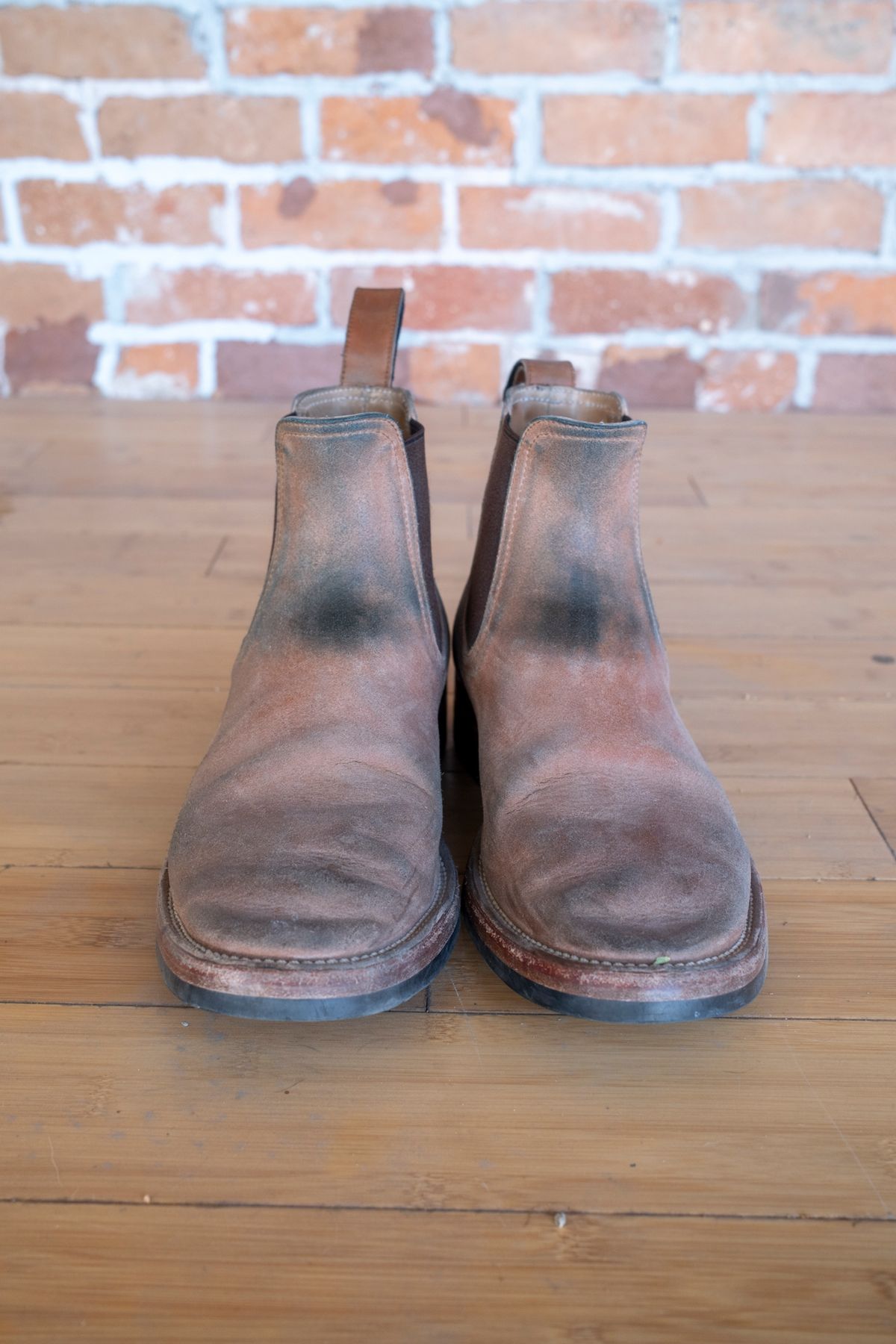 Photo by SBE2002 on February 5, 2025 of the Briselblack The Seventh Chelsea Boot in Maryam Toscanello Waxed Reverse Horsebutt.