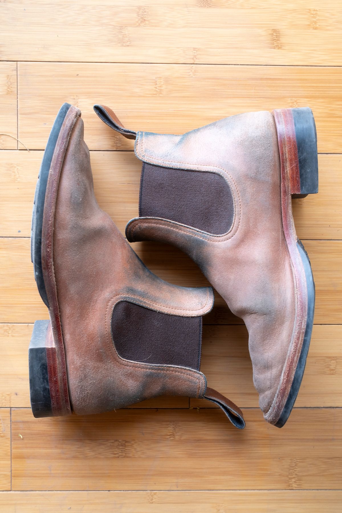 Photo by SBE2002 on March 5, 2025 of the Briselblack The Seventh Chelsea Boot in Maryam Toscanello Waxed Reverse Horsebutt.