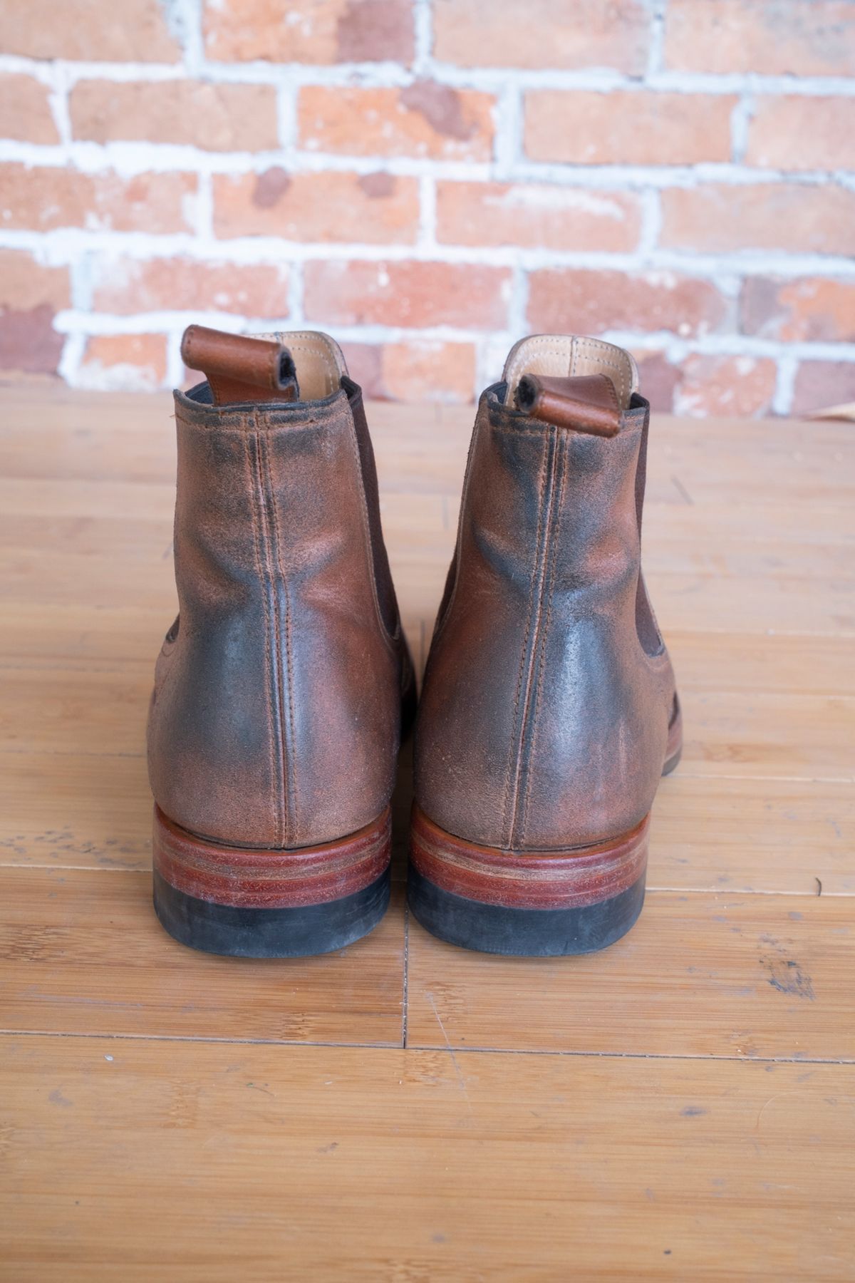 Photo by SBE2002 on April 4, 2025 of the Briselblack The Seventh Chelsea Boot in Maryam Toscanello Waxed Reverse Horsebutt.