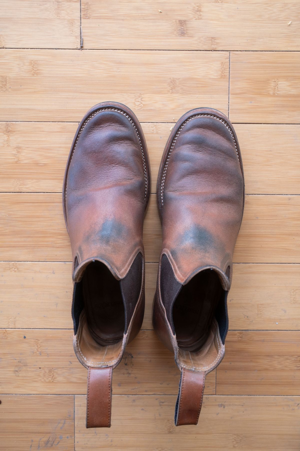 Photo by SBE2002 on April 4, 2025 of the Briselblack The Seventh Chelsea Boot in Maryam Toscanello Waxed Reverse Horsebutt.