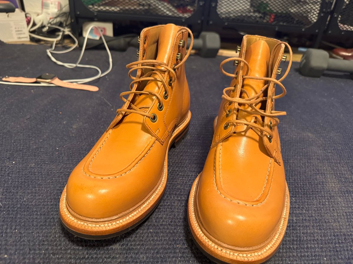 Photo by sunuchand on November 4, 2023 of the Grant Stone Brass Boot in Horween Tan Essex.