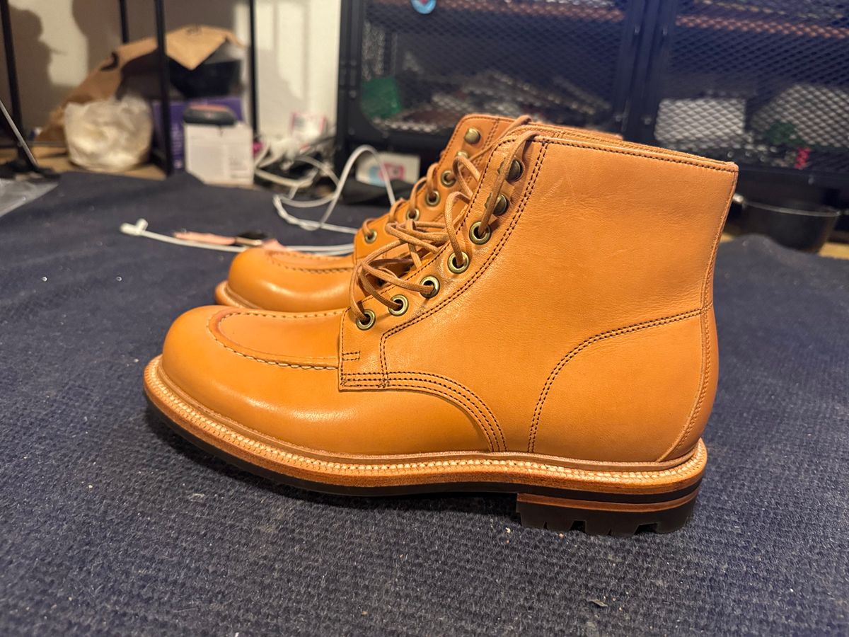 Photo by sunuchand on November 4, 2023 of the Grant Stone Brass Boot in Horween Tan Essex.