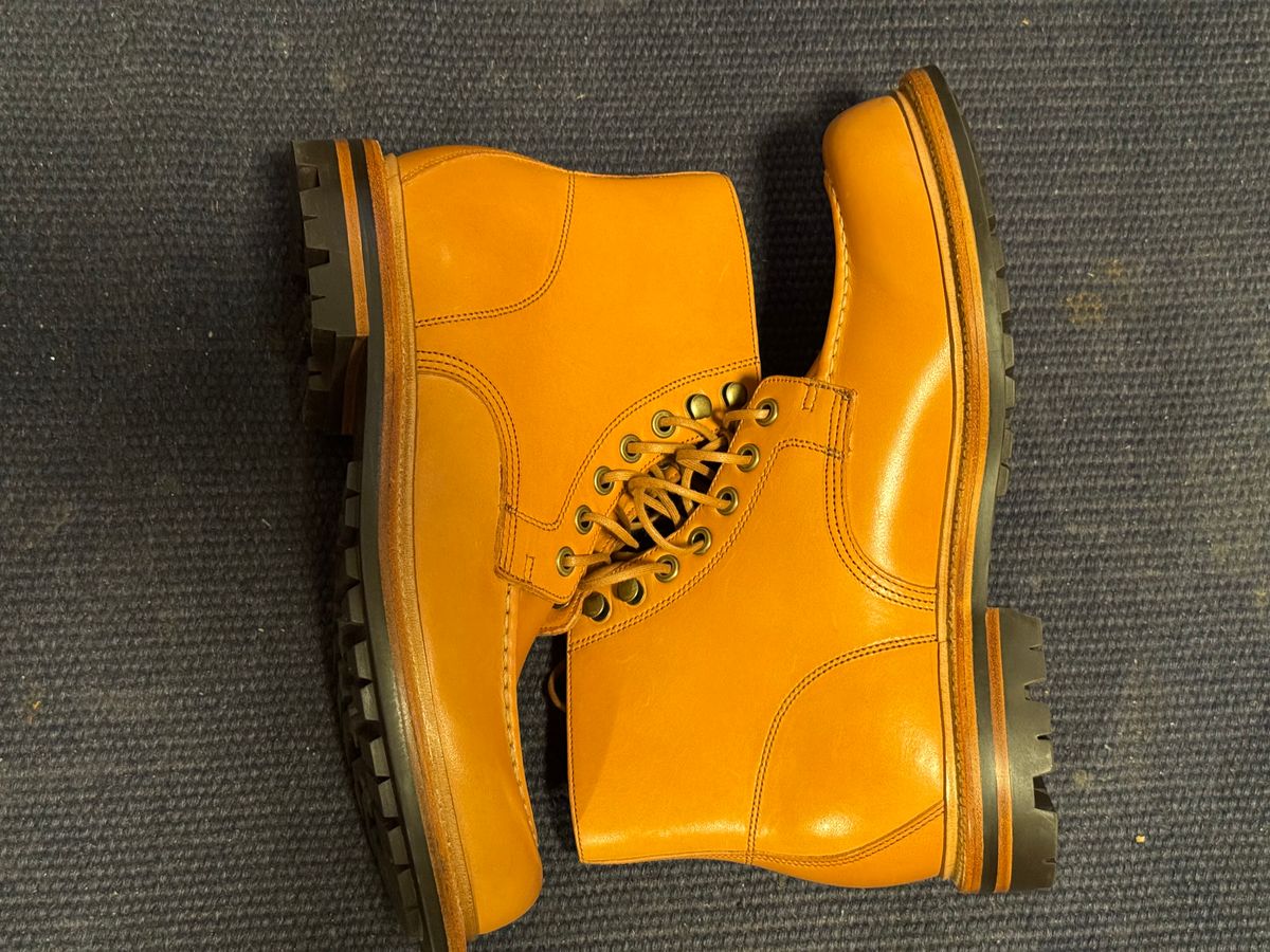 Photo by sunuchand on November 4, 2023 of the Grant Stone Brass Boot in Horween Tan Essex.