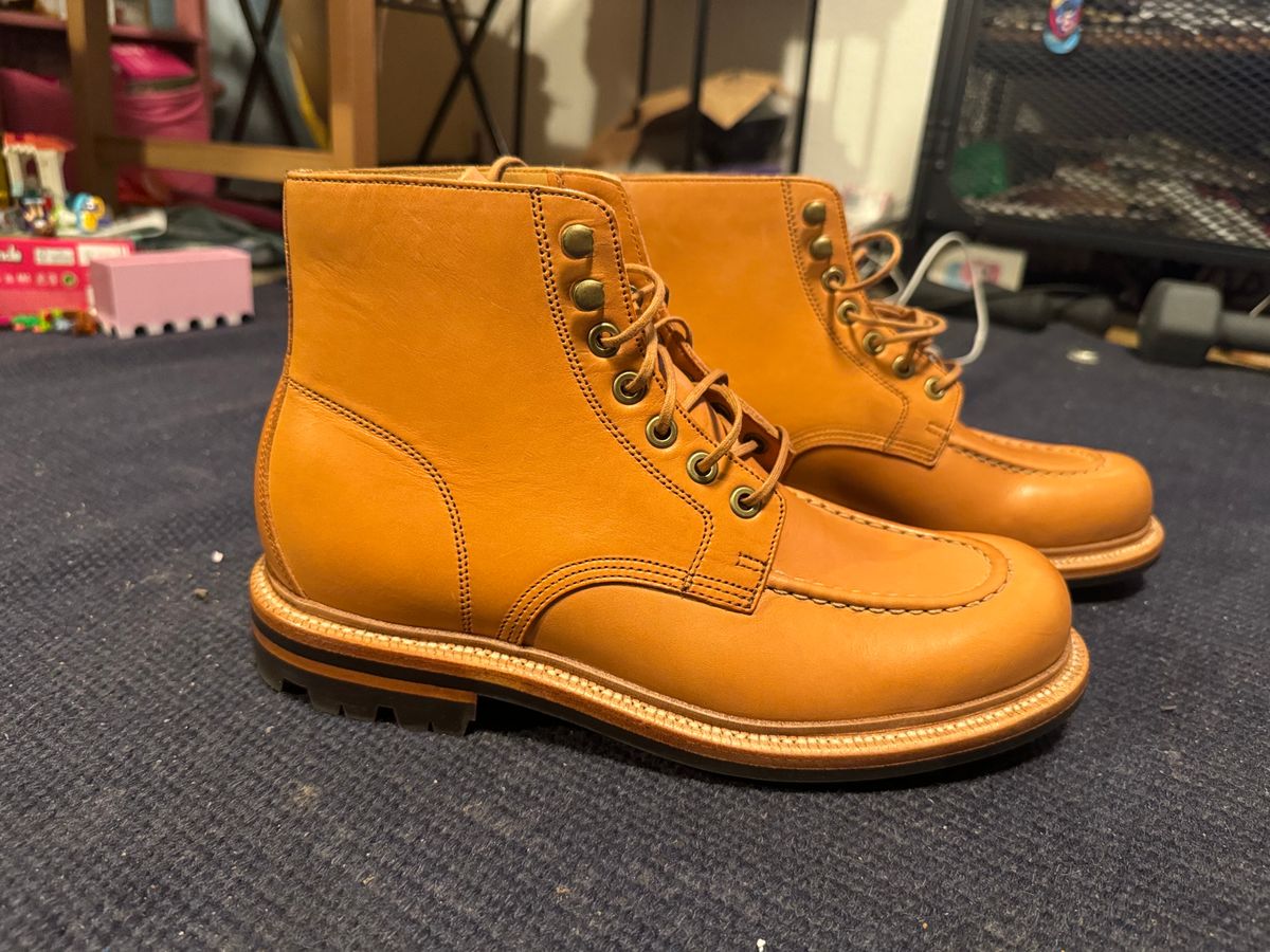 Photo by sunuchand on November 4, 2023 of the Grant Stone Brass Boot in Horween Tan Essex.