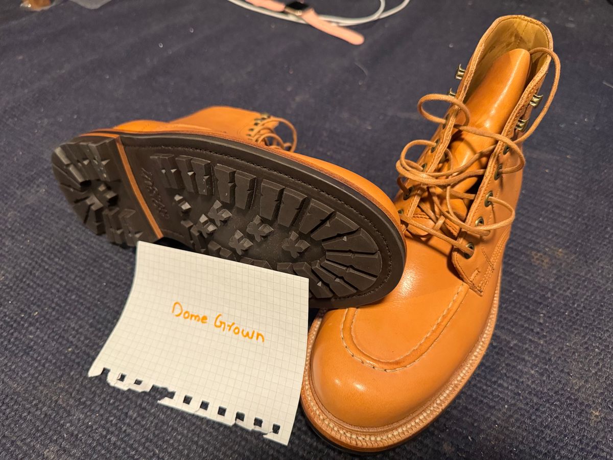 Photo by sunuchand on November 4, 2023 of the Grant Stone Brass Boot in Horween Tan Essex.