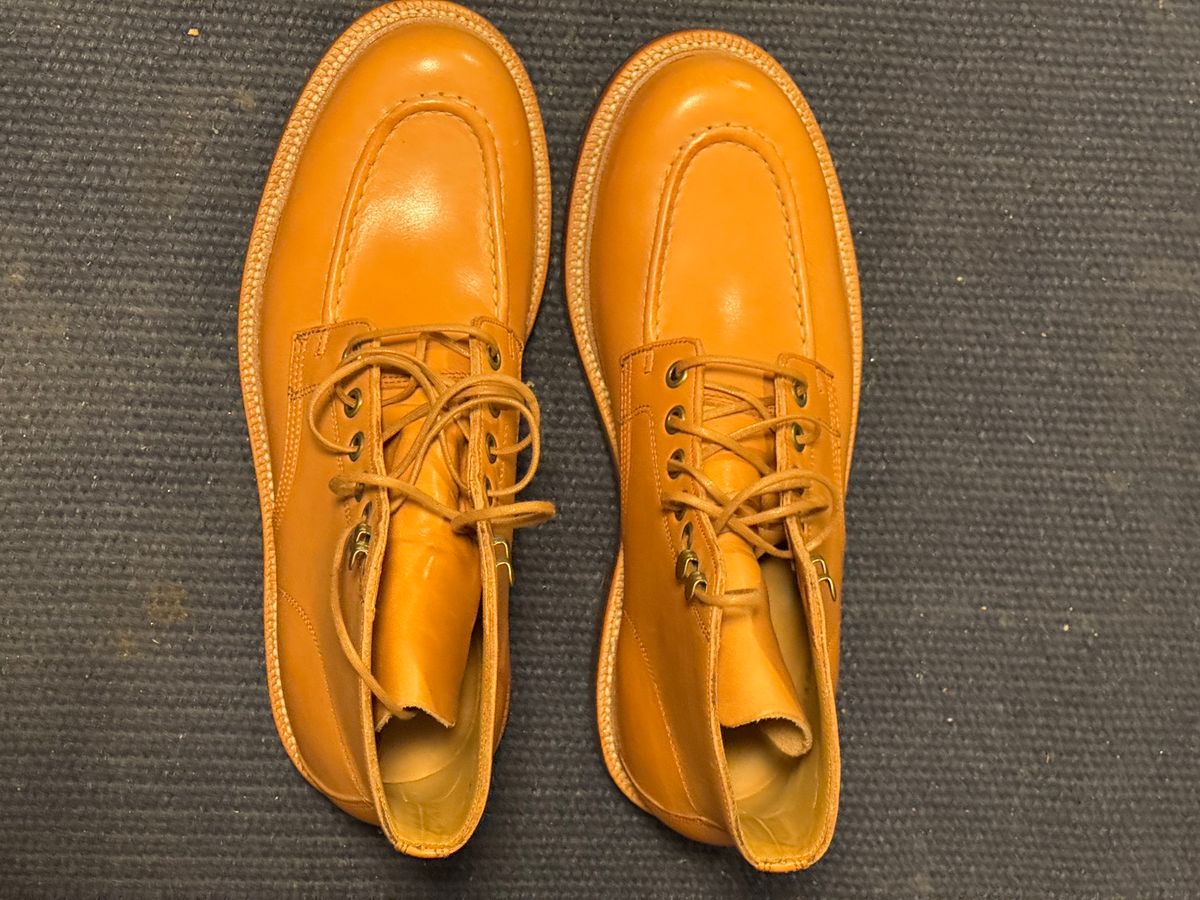 Photo by sunuchand on November 4, 2023 of the Grant Stone Brass Boot in Horween Tan Essex.