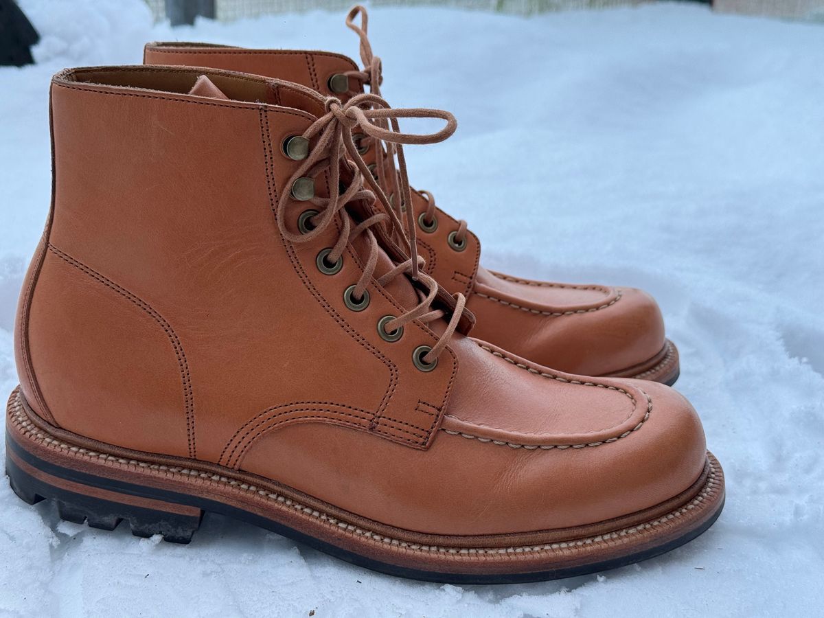 Photo by sunuchand on December 2, 2023 of the Grant Stone Brass Boot in Horween Tan Essex.