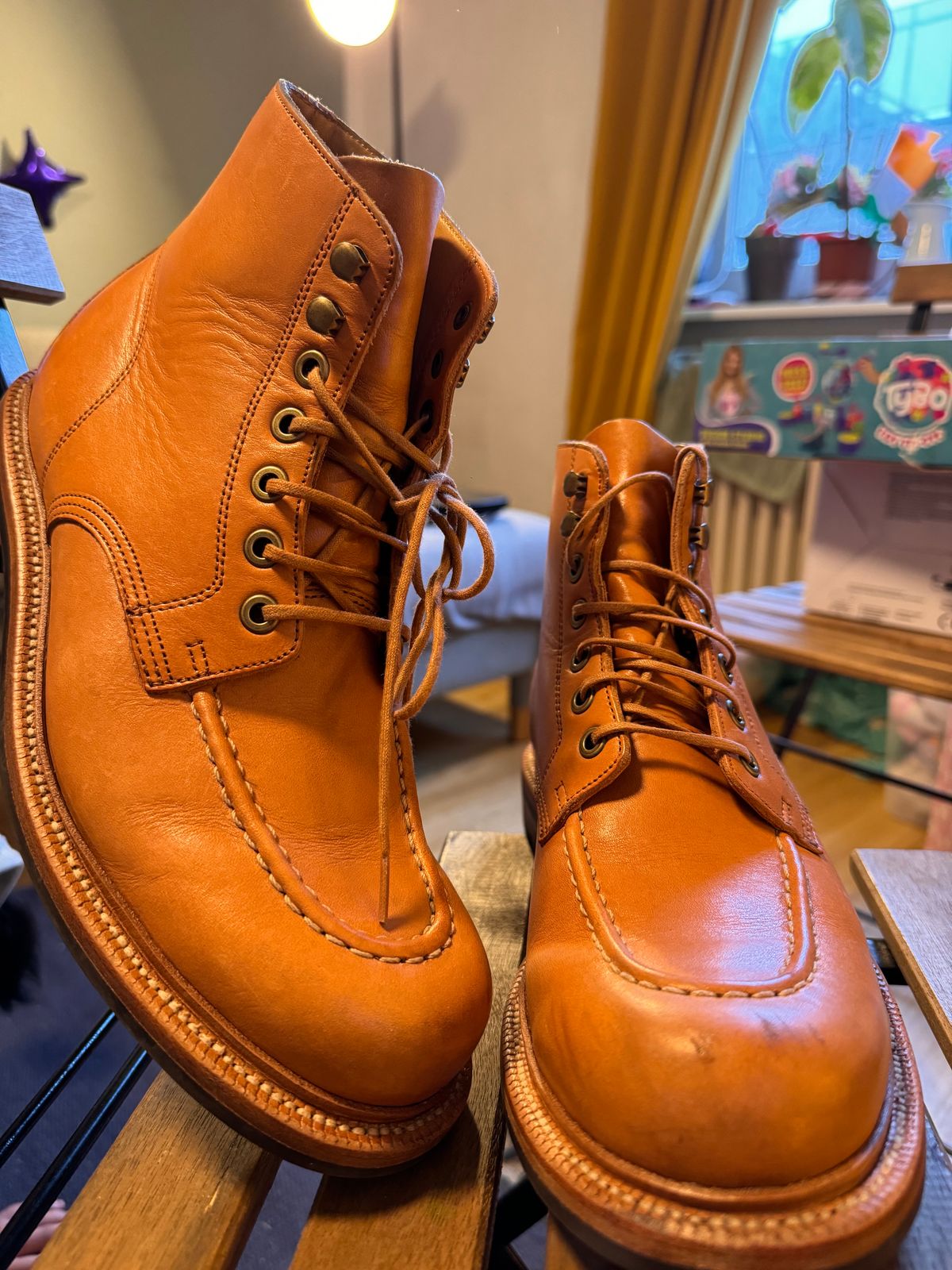 Photo by sunuchand on January 5, 2024 of the Grant Stone Brass Boot in Horween Tan Essex.