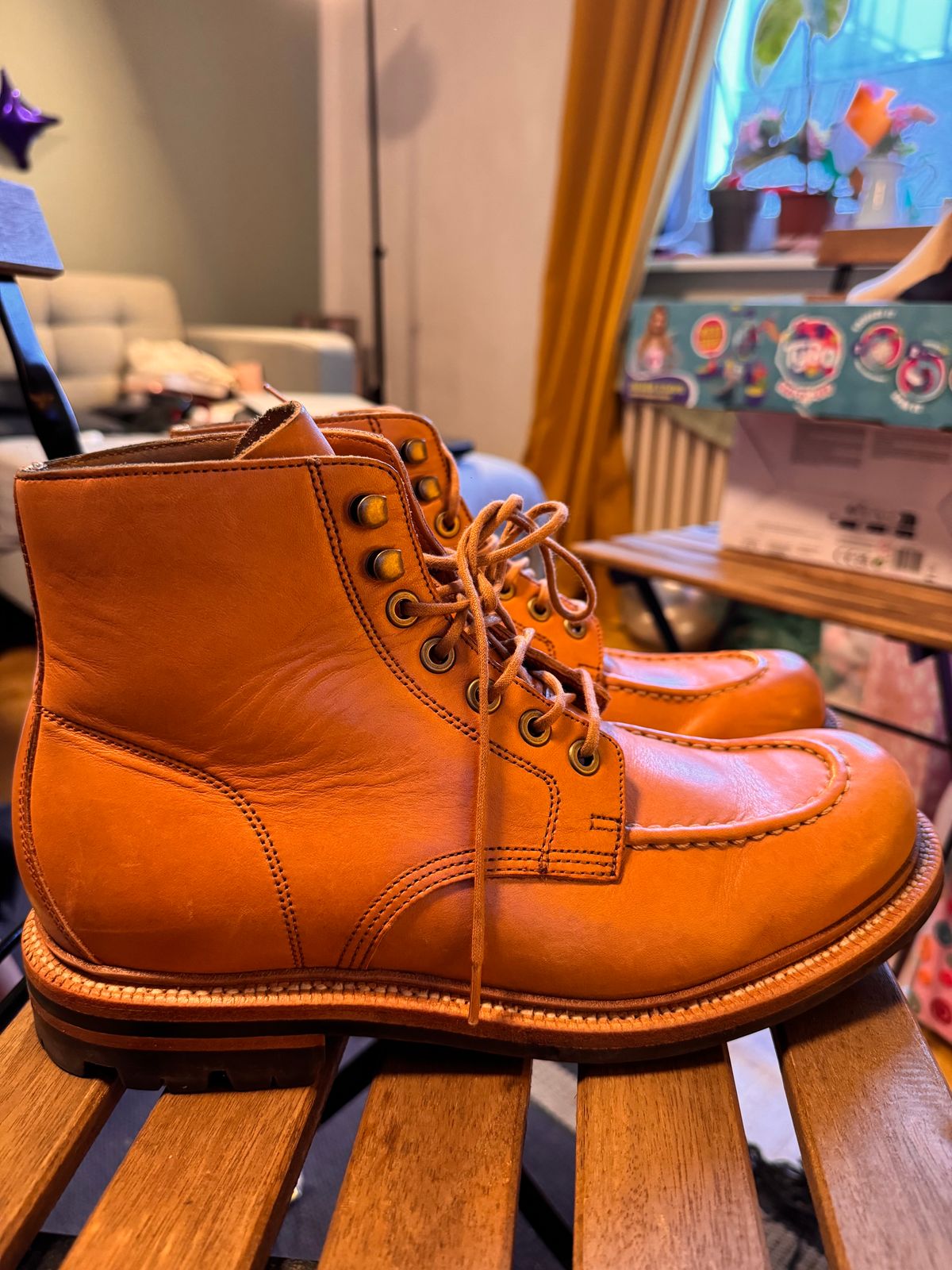 Photo by sunuchand on January 5, 2024 of the Grant Stone Brass Boot in Horween Tan Essex.