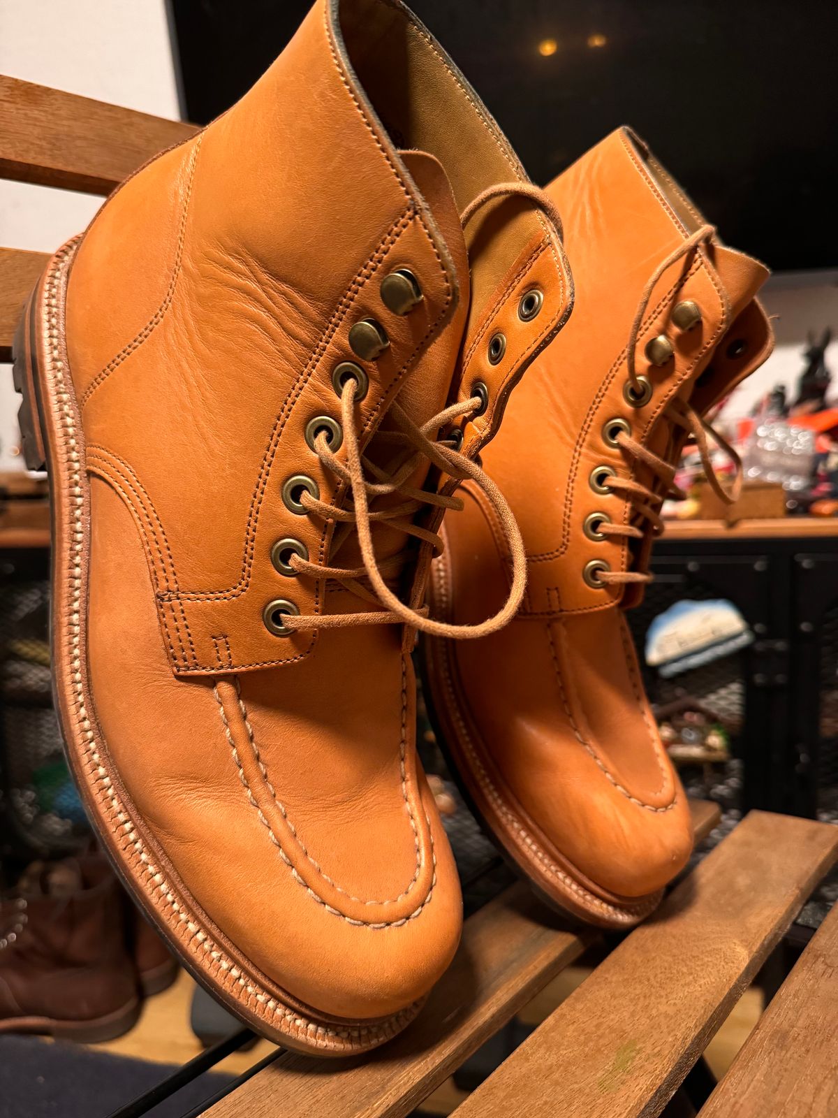 Photo by sunuchand on February 5, 2024 of the Grant Stone Brass Boot in Horween Tan Essex.