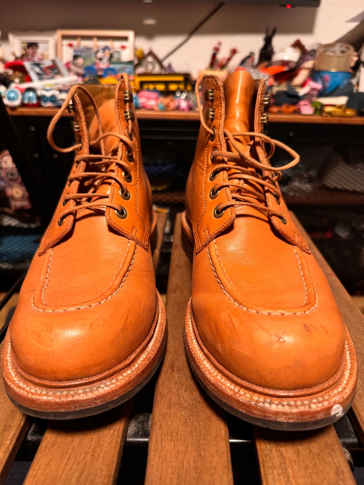 Photo by sunuchand on February 5, 2024 of the Grant Stone Brass Boot in Horween Tan Essex.