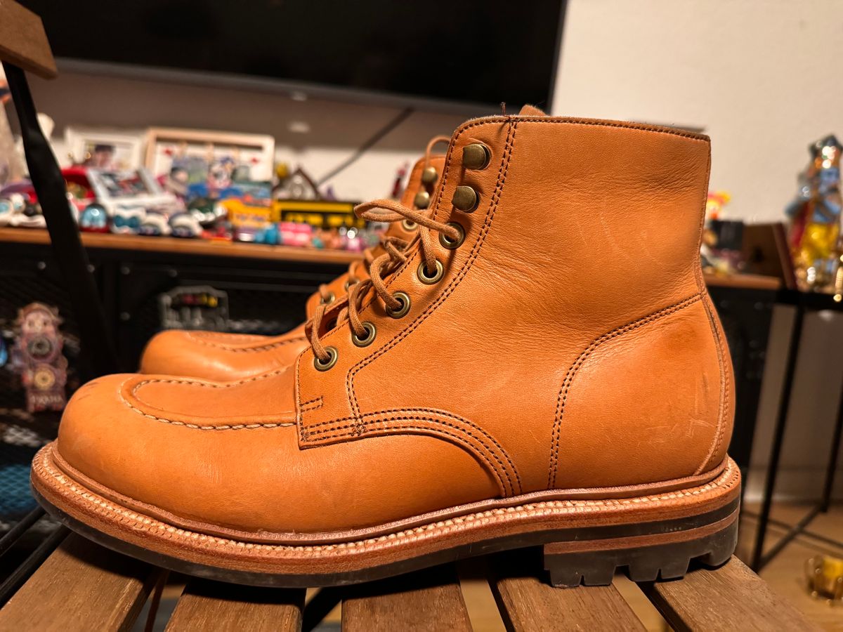 Photo by sunuchand on February 5, 2024 of the Grant Stone Brass Boot in Horween Tan Essex.