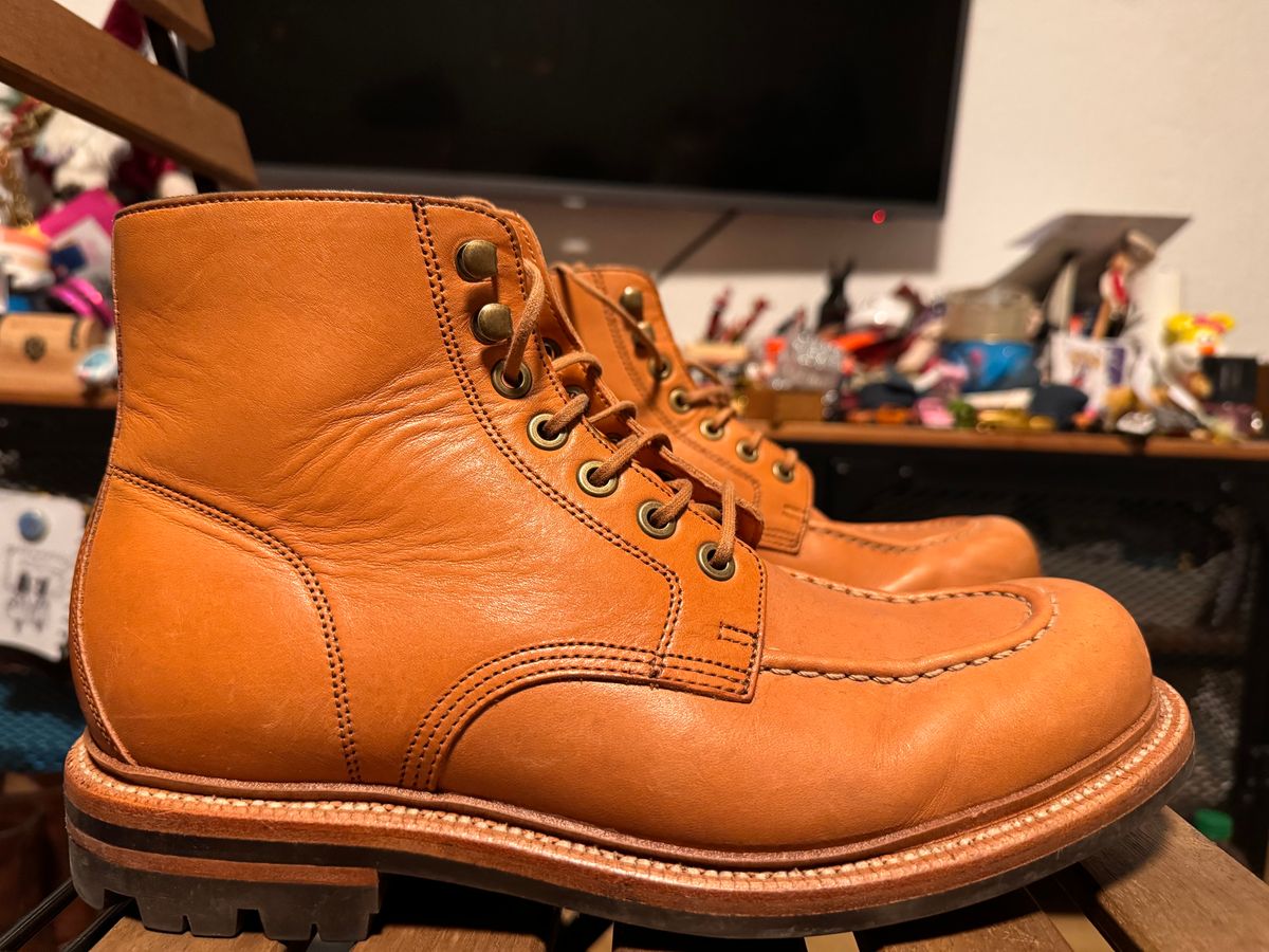 Photo by sunuchand on February 5, 2024 of the Grant Stone Brass Boot in Horween Tan Essex.