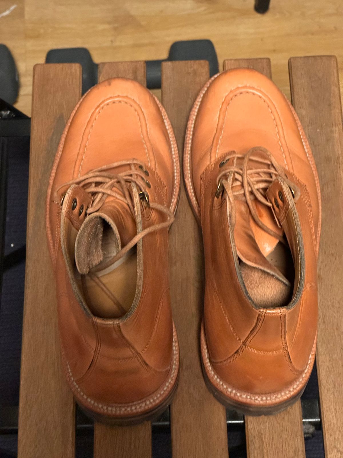 Photo by sunuchand on February 5, 2024 of the Grant Stone Brass Boot in Horween Tan Essex.