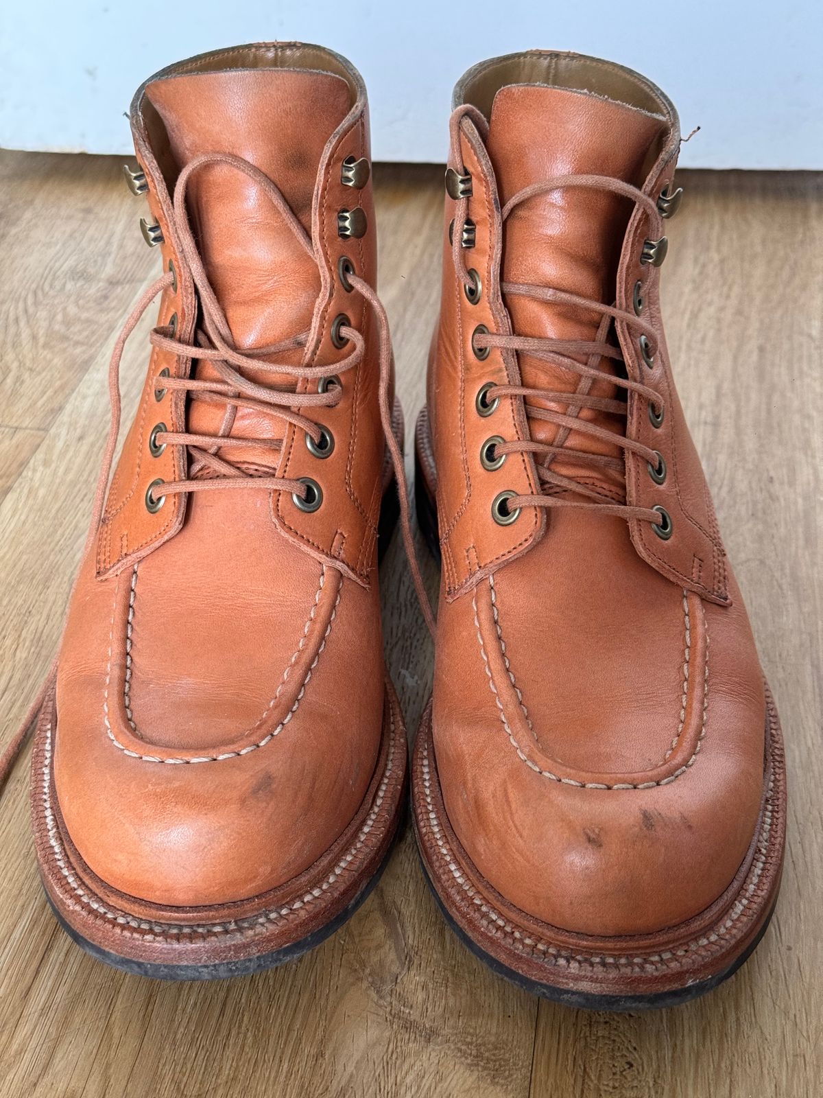 Photo by sunuchand on March 5, 2024 of the Grant Stone Brass Boot in Horween Tan Essex.