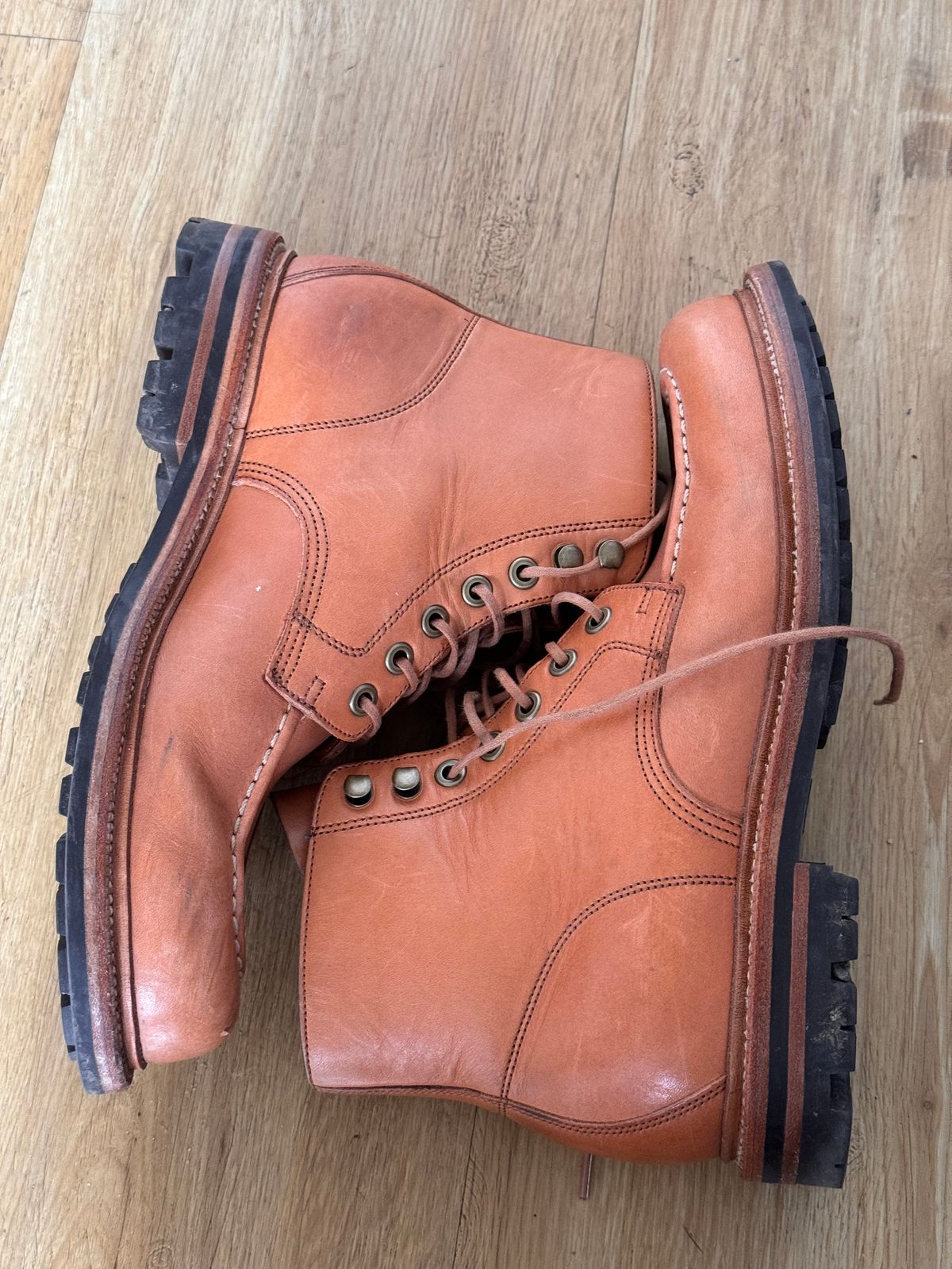 Photo by sunuchand on March 5, 2024 of the Grant Stone Brass Boot in Horween Tan Essex.