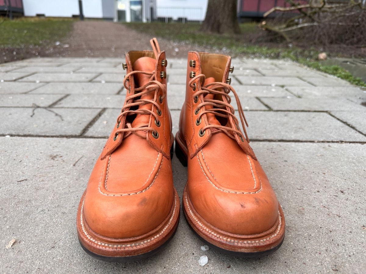 Photo by sunuchand on April 4, 2024 of the Grant Stone Brass Boot in Horween Tan Essex.