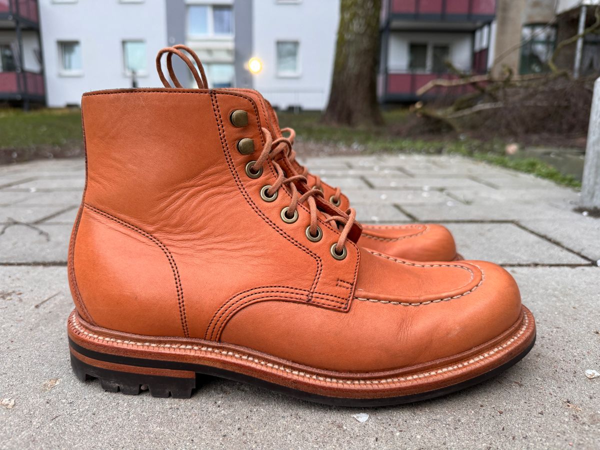 Photo by sunuchand on April 4, 2024 of the Grant Stone Brass Boot in Horween Tan Essex.