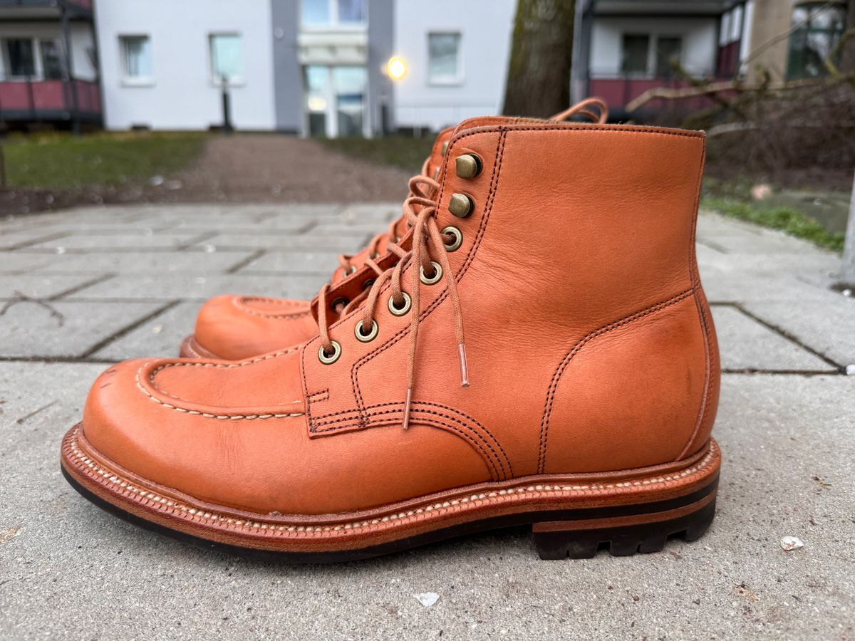 Photo by sunuchand on April 4, 2024 of the Grant Stone Brass Boot in Horween Tan Essex.