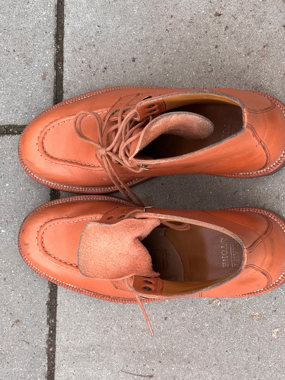 Photo by sunuchand on April 4, 2024 of the Grant Stone Brass Boot in Horween Tan Essex.