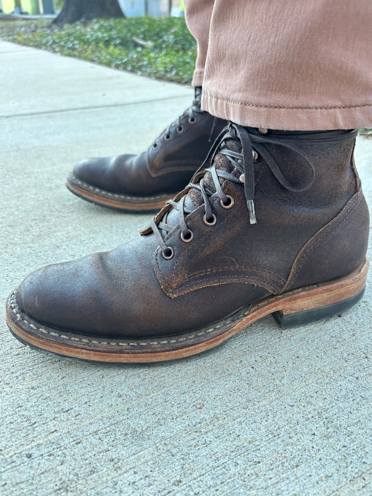 Photo by brianscotty on October 27, 2024 of the White's MP-Sherman Plain Toe in Horween Dark Brown Waxed Flesh.