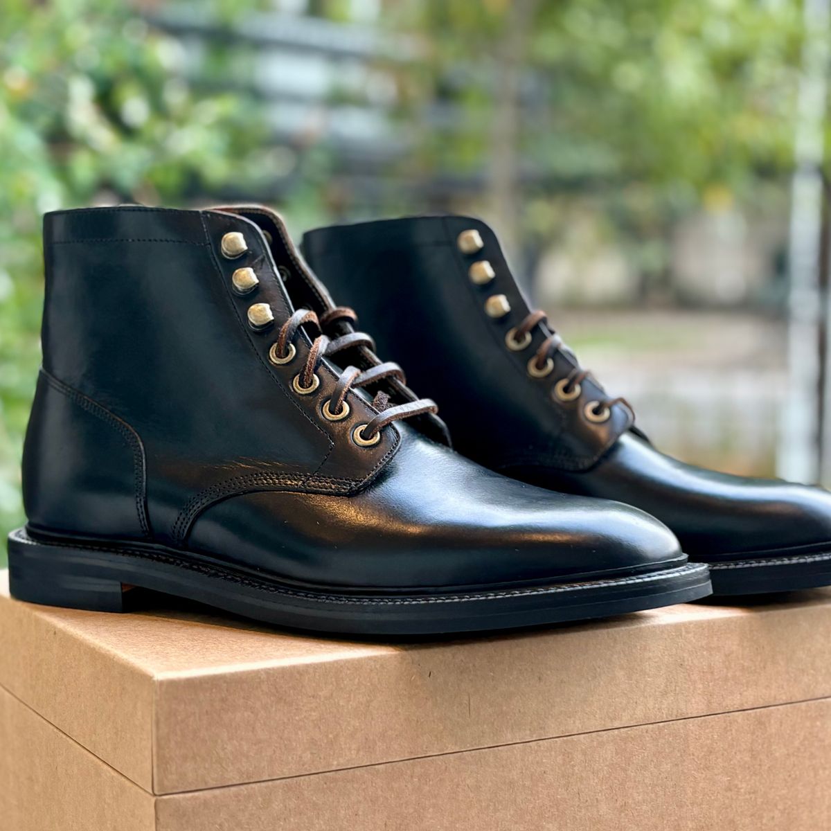 Photo by brianscotty on October 30, 2024 of the Grant Stone Diesel Boot in Horween Black Chromexcel.