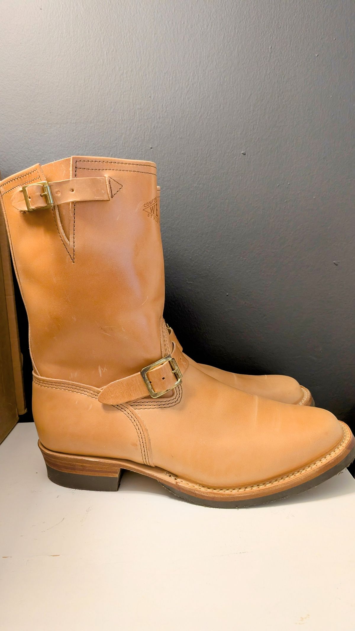 Photo by OnMyFeet on October 1, 2024 of the Wesco Mister Lou in Maryam Natural Horsebutt.