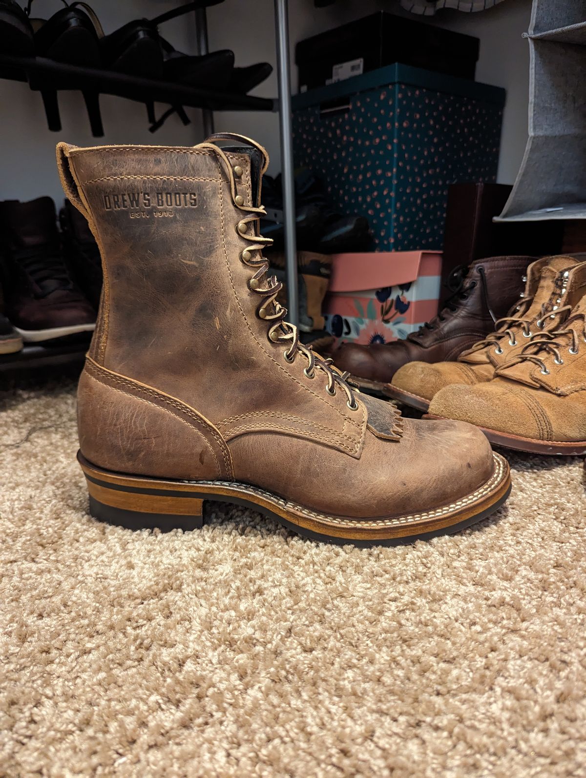 Photo by OnMyFeet on October 30, 2023 of the Drew's Boots 8-Inch Logger in Rowdy Smooth.